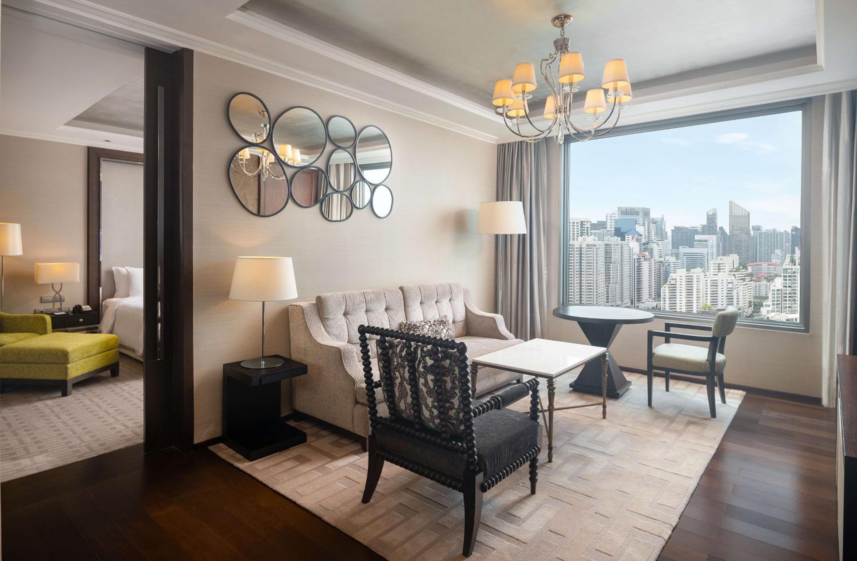 One-Bedroom Suite with Lounge Access thumbnail 6