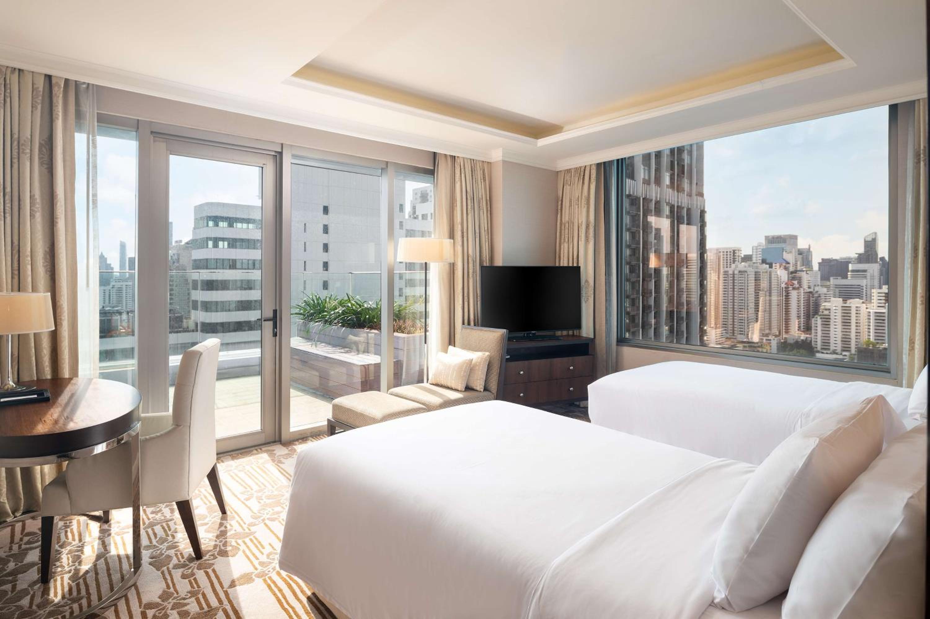Presidential Suite with Lounge Access