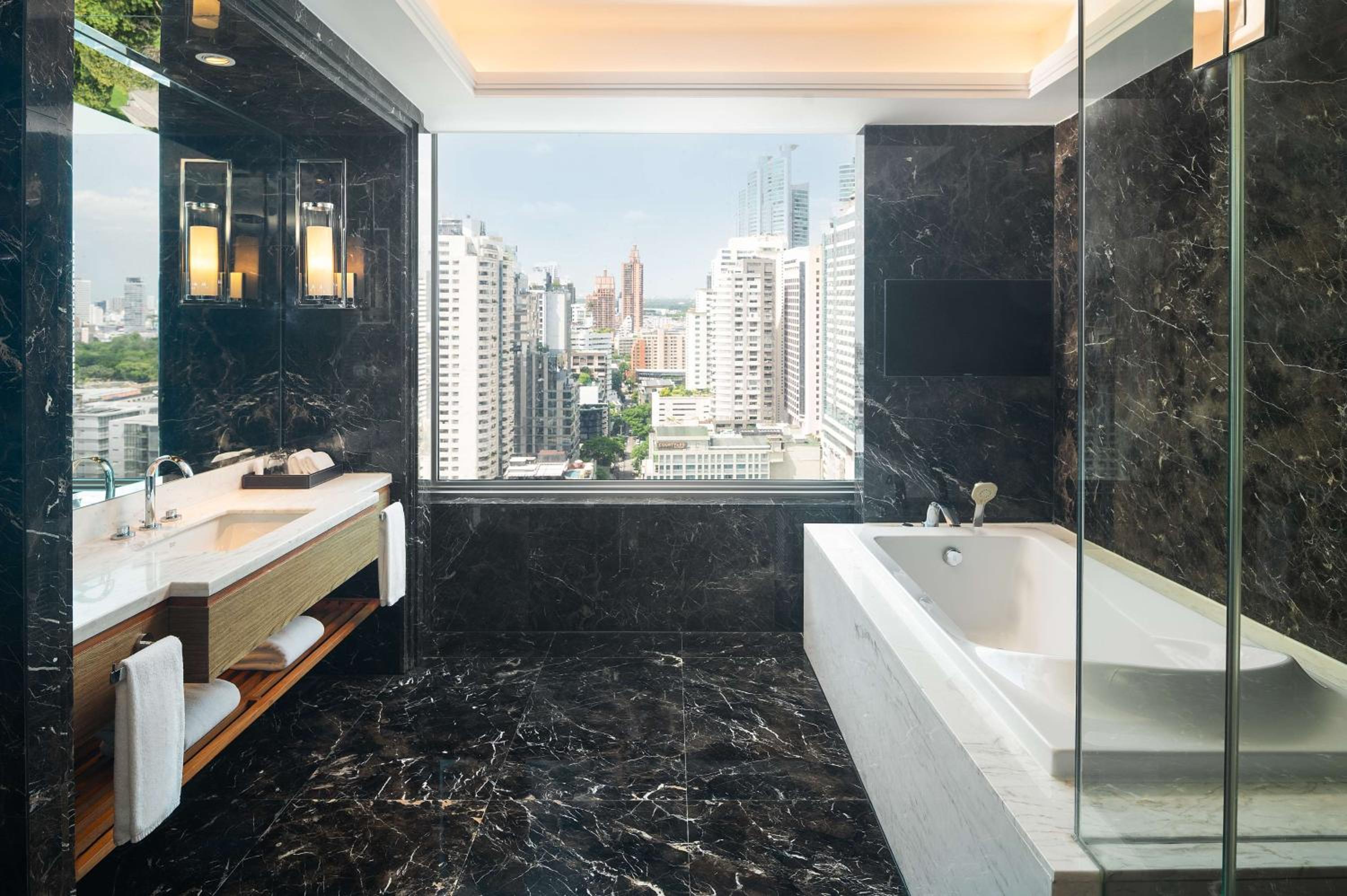 Junior Suite with Lounge Access