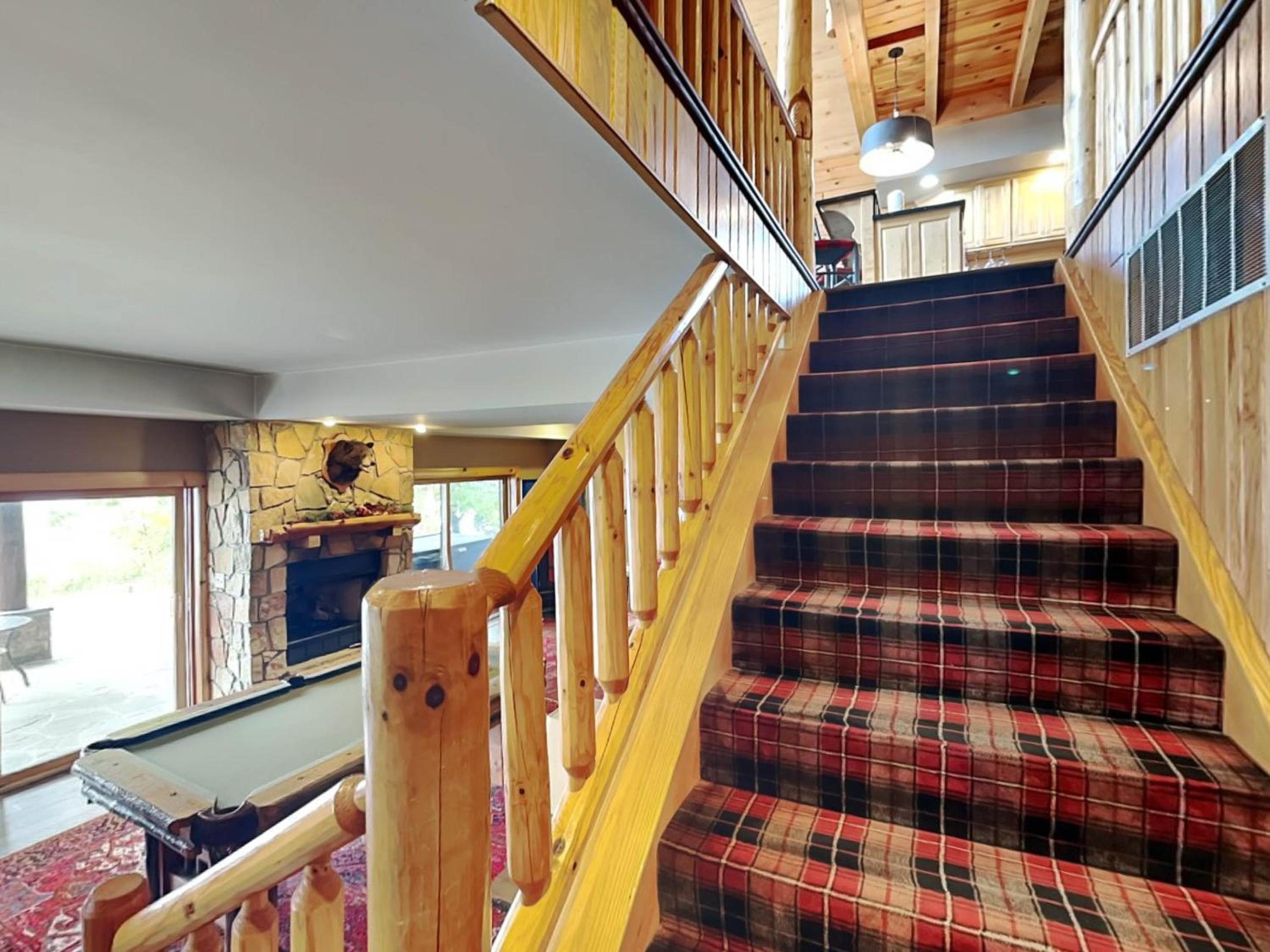 Five-Bedroom House photo 1