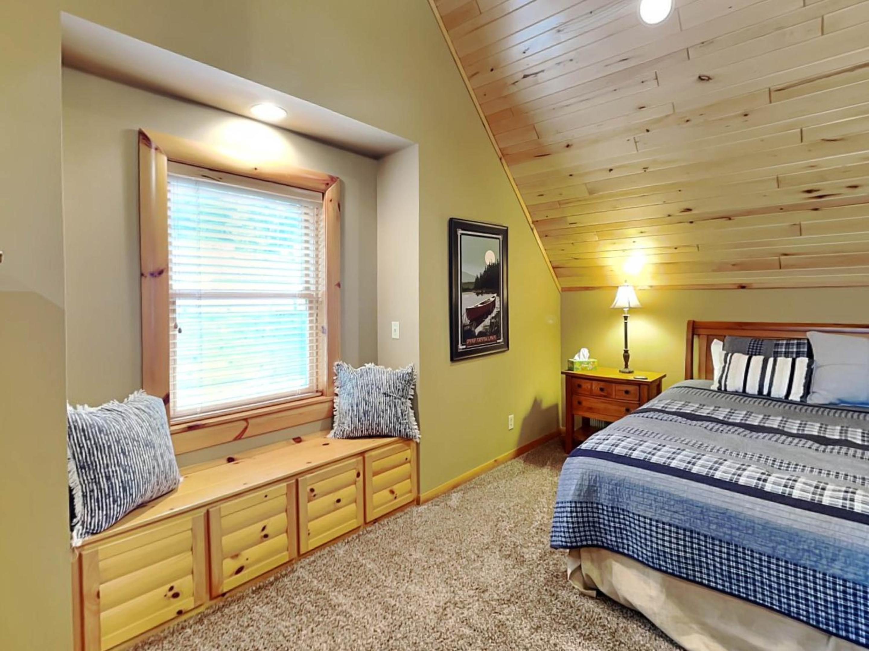 Five-Bedroom House photo 2