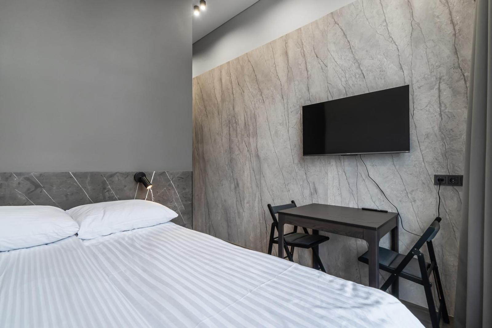 Studio Apartment - Photo 1