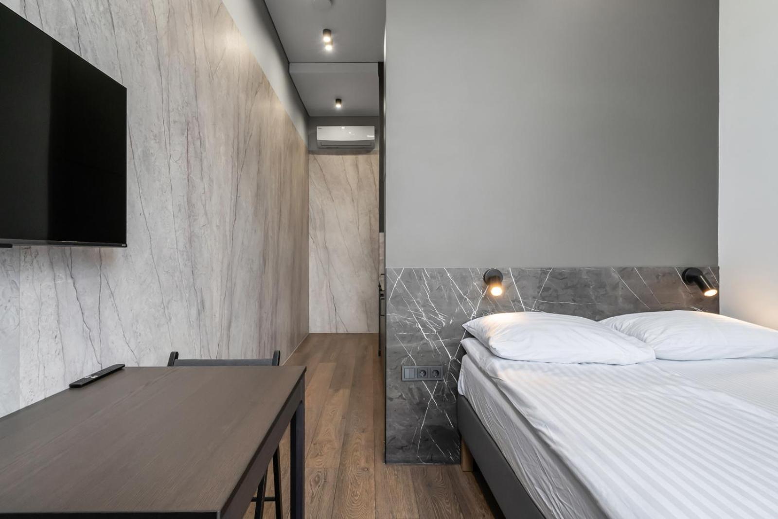 Studio Apartment - Photo 9