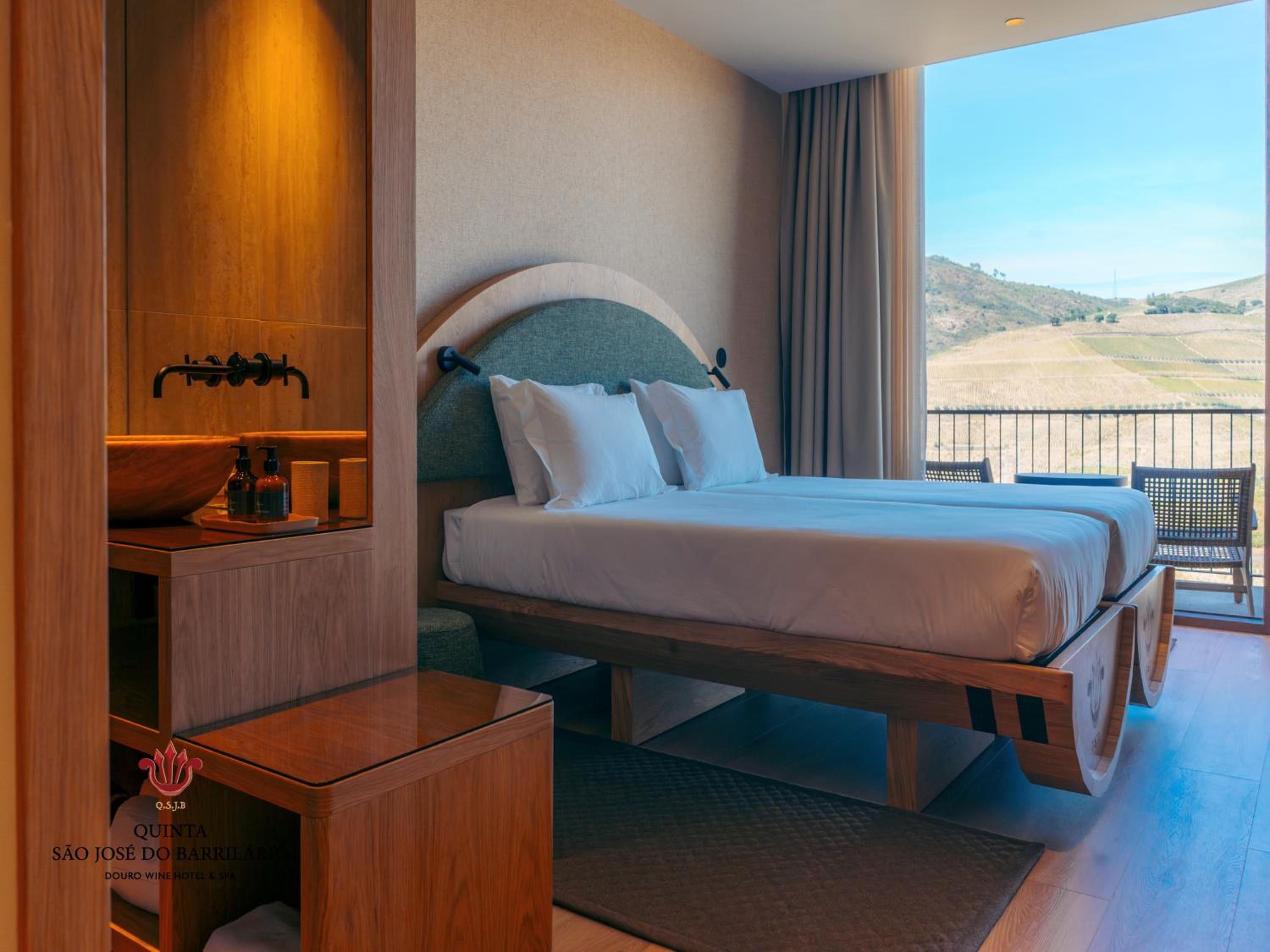 Deluxe Twin Room photo 2