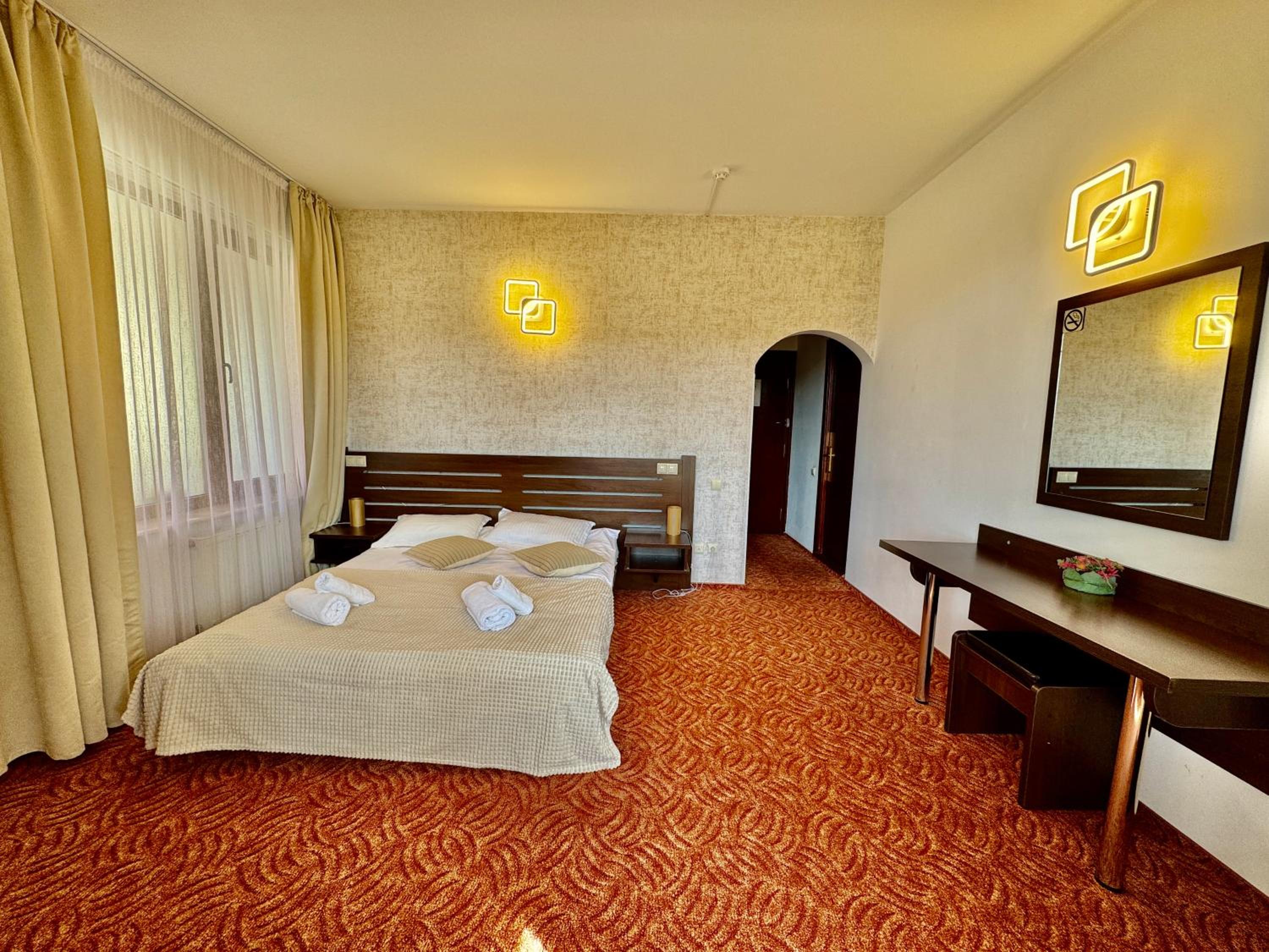 Deluxe Double Room with Balcony photo 1