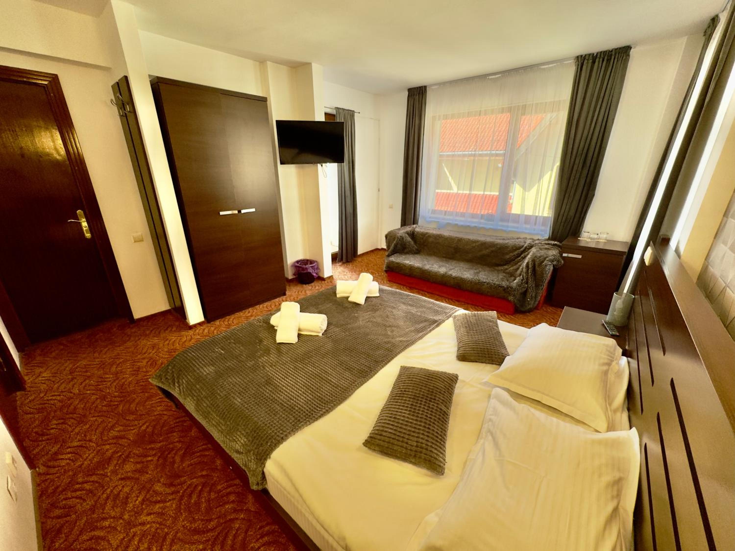 Deluxe Double Room with Balcony photo 2