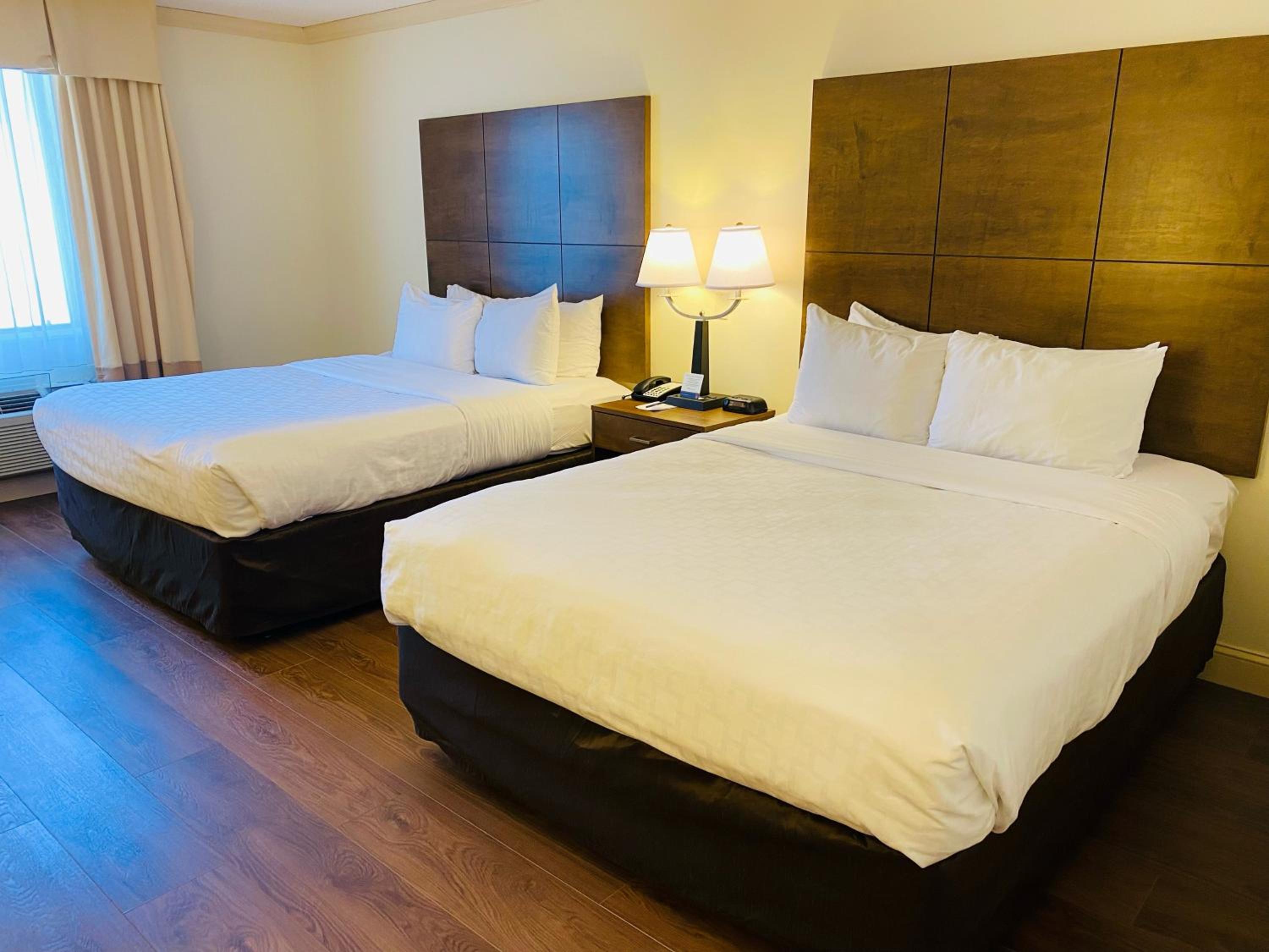 Queen Room With Two Queen Beds - Non-Smoking photo 1