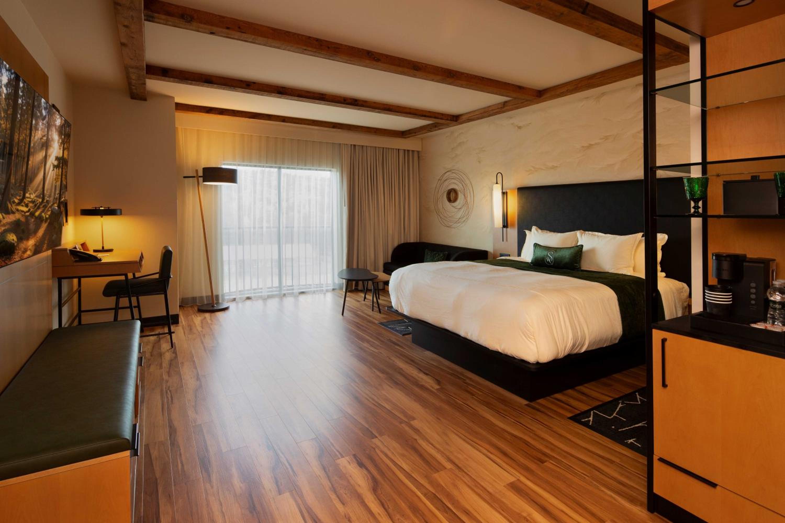 Concierge Executive King 21+ Only