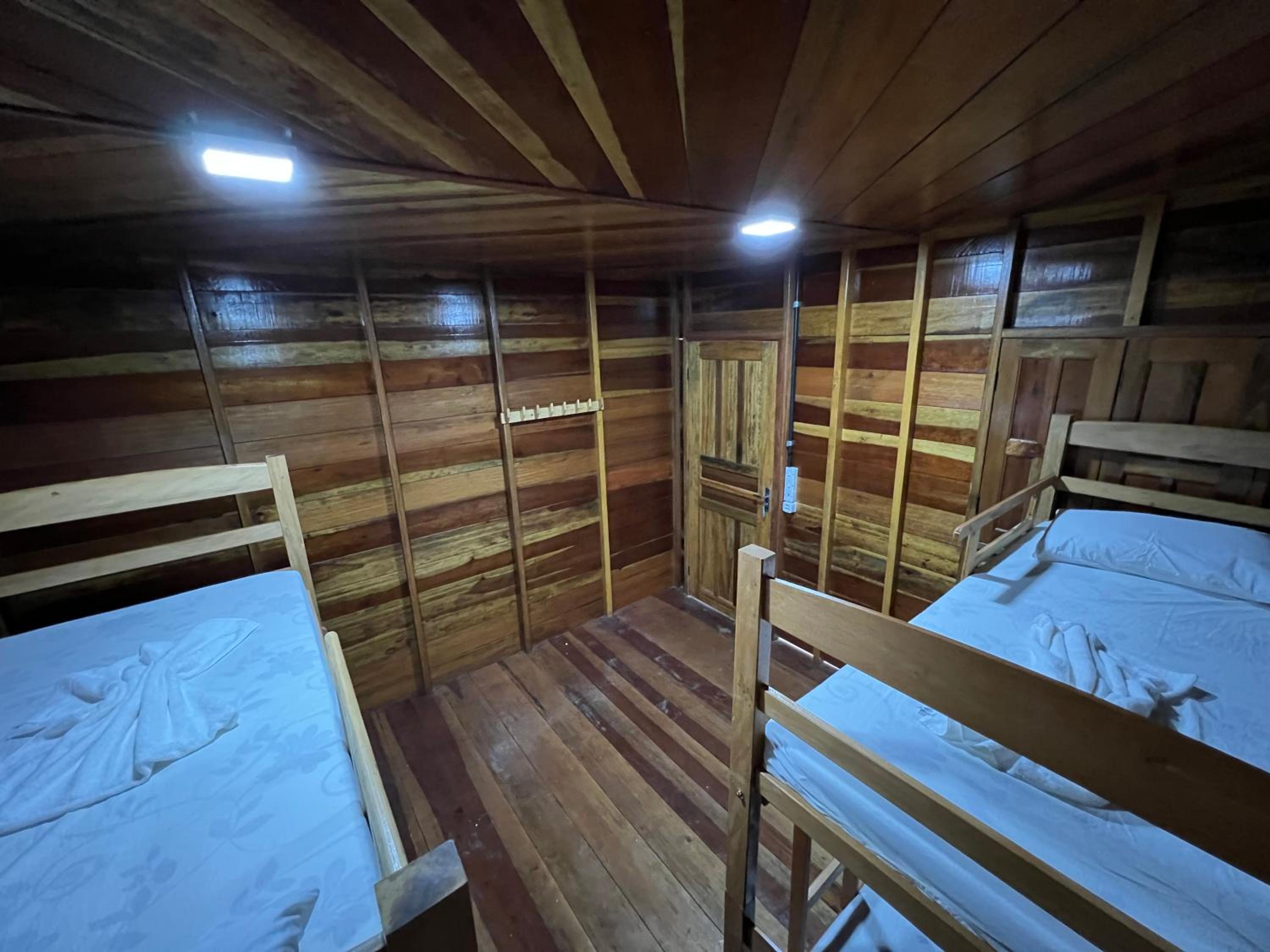 Quadruple Room with Private Bathroom photo 3