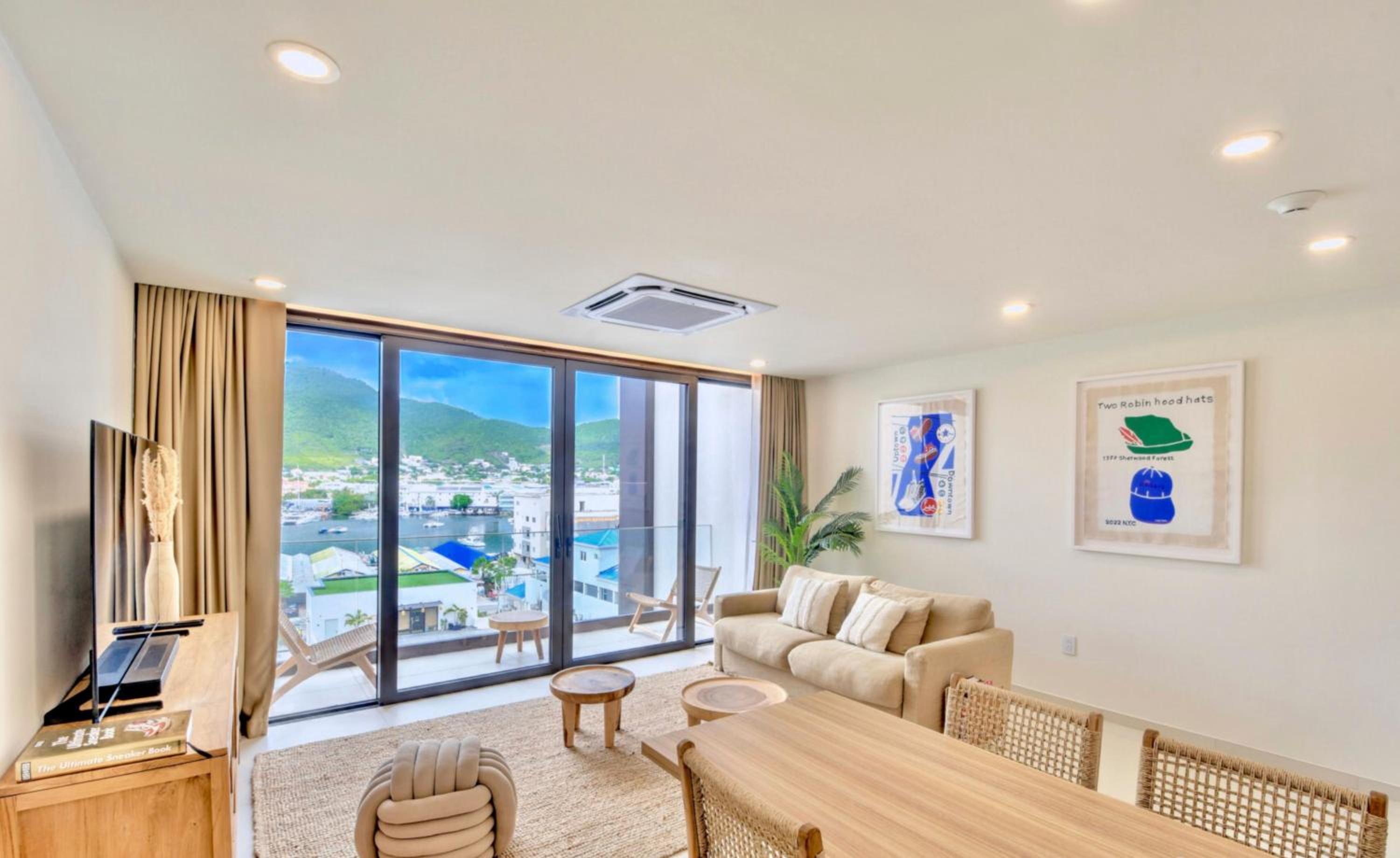 Three-Bedroom Apartment with Balcony