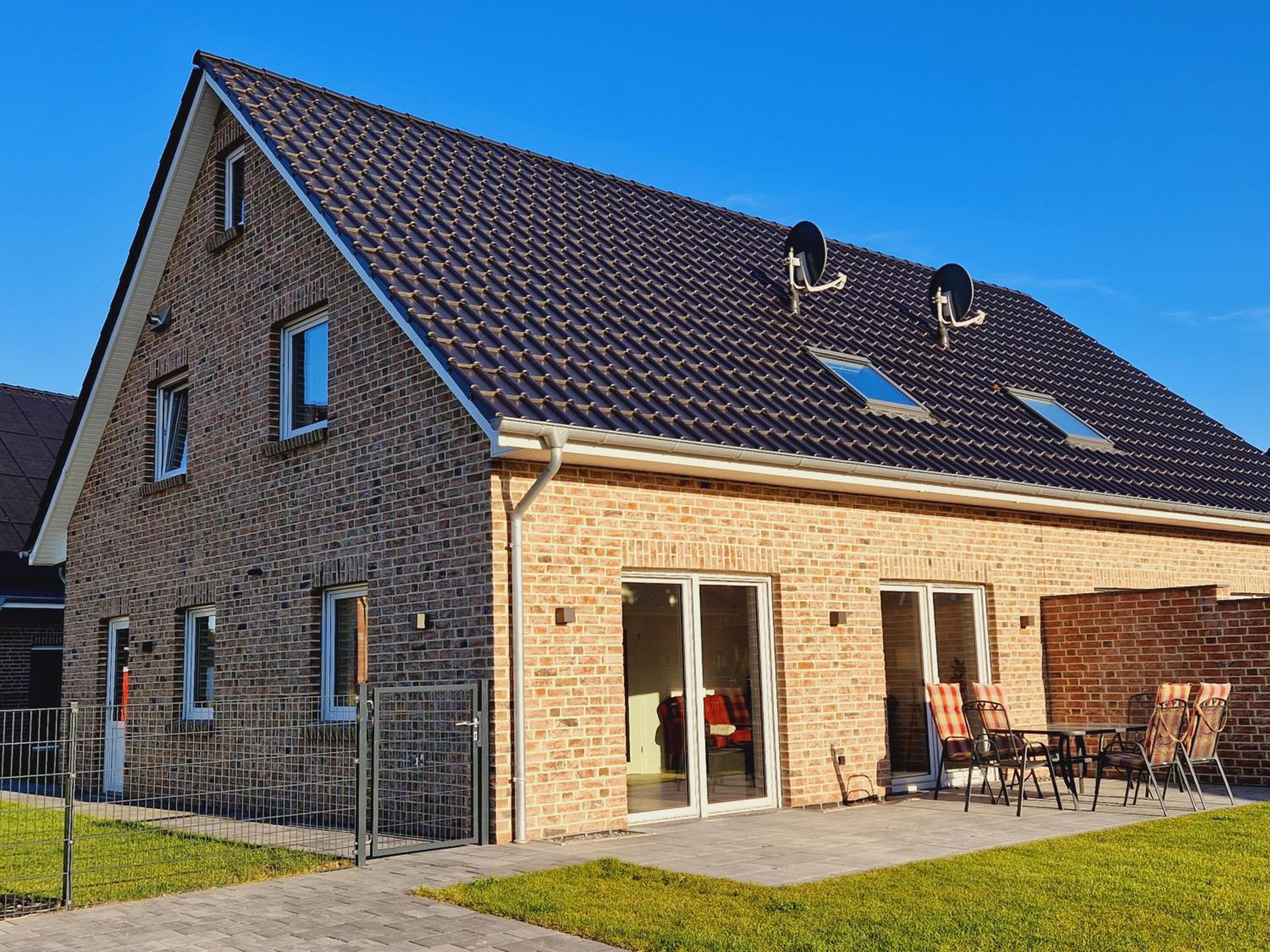 Three-Bedroom House photo 2