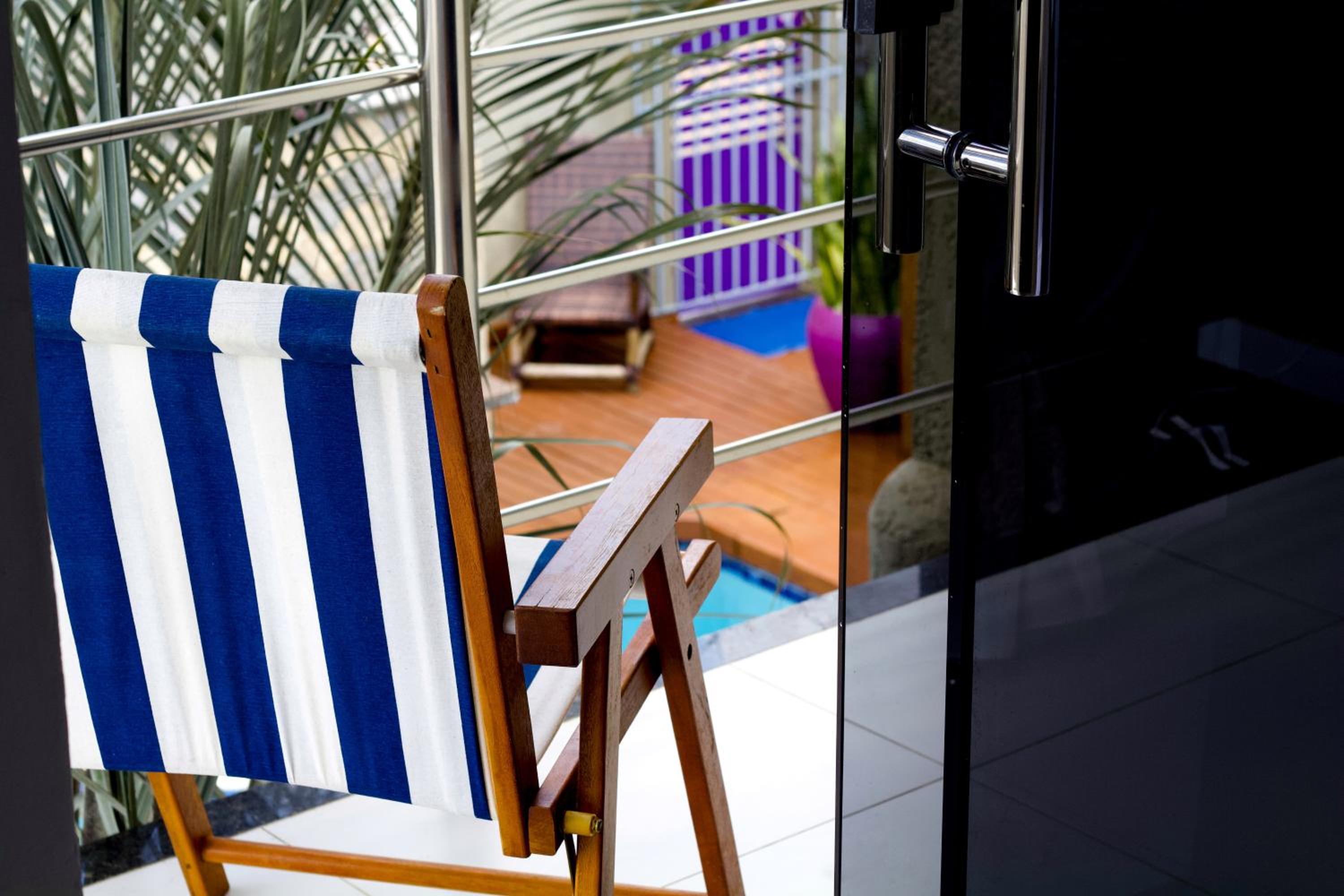Queen Room With Pool View photo 2