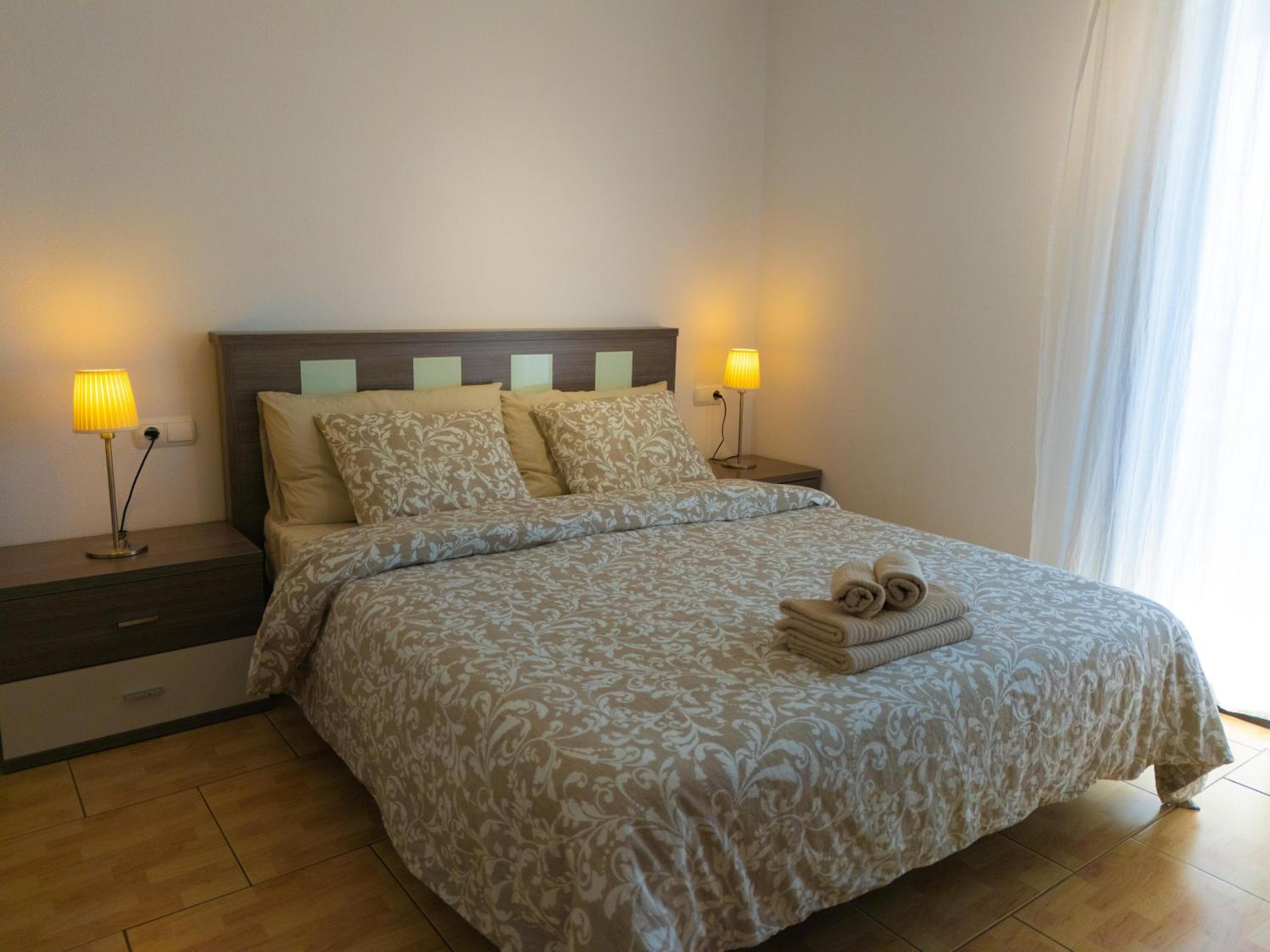 Apartamento de Dos Habitaciones con Terraza