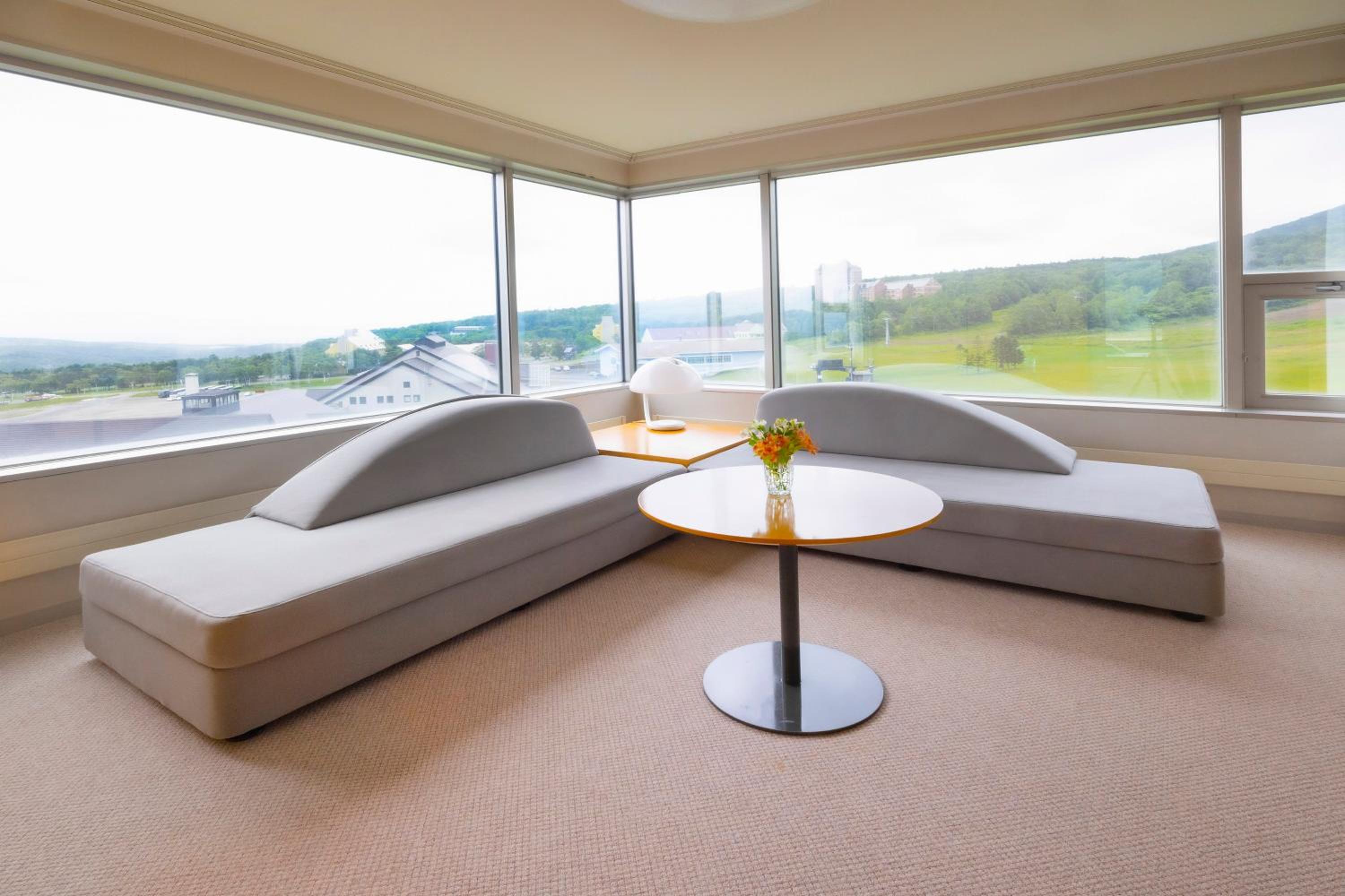 One-Bedroom Premium Twin Suite with Sofa Beds - Photo 4
