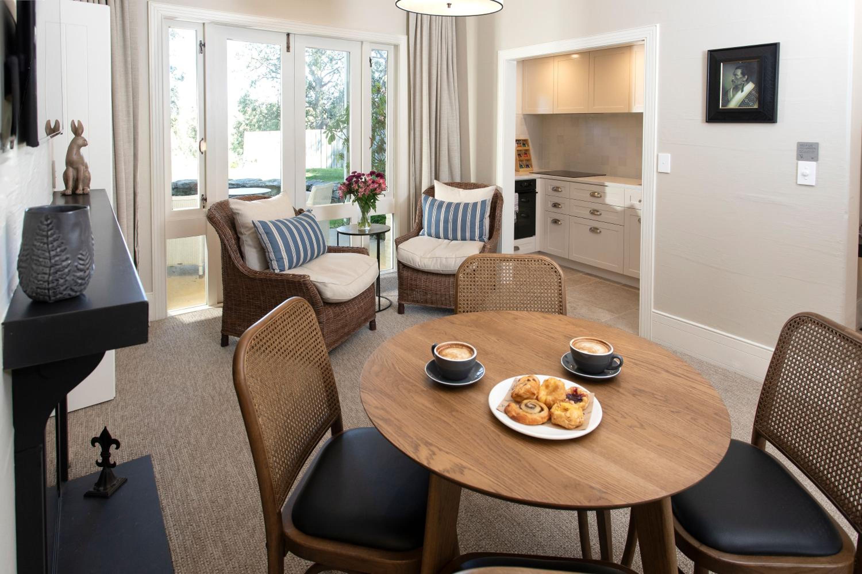 One-Bedroom Suite - Photo 4