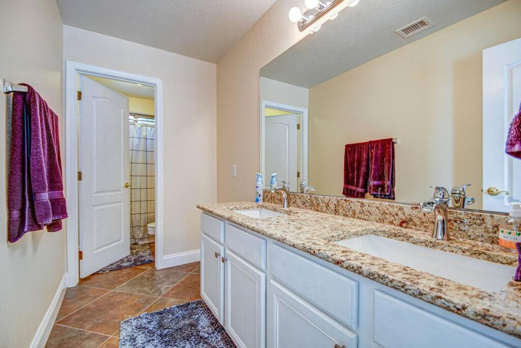 Four-Bedroom House photo 3