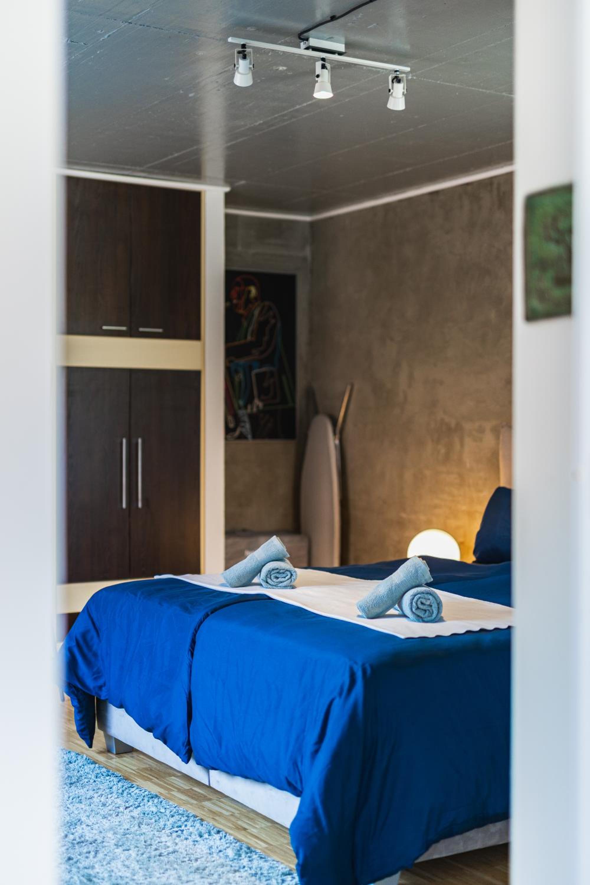 One-Bedroom Apartment photo 2