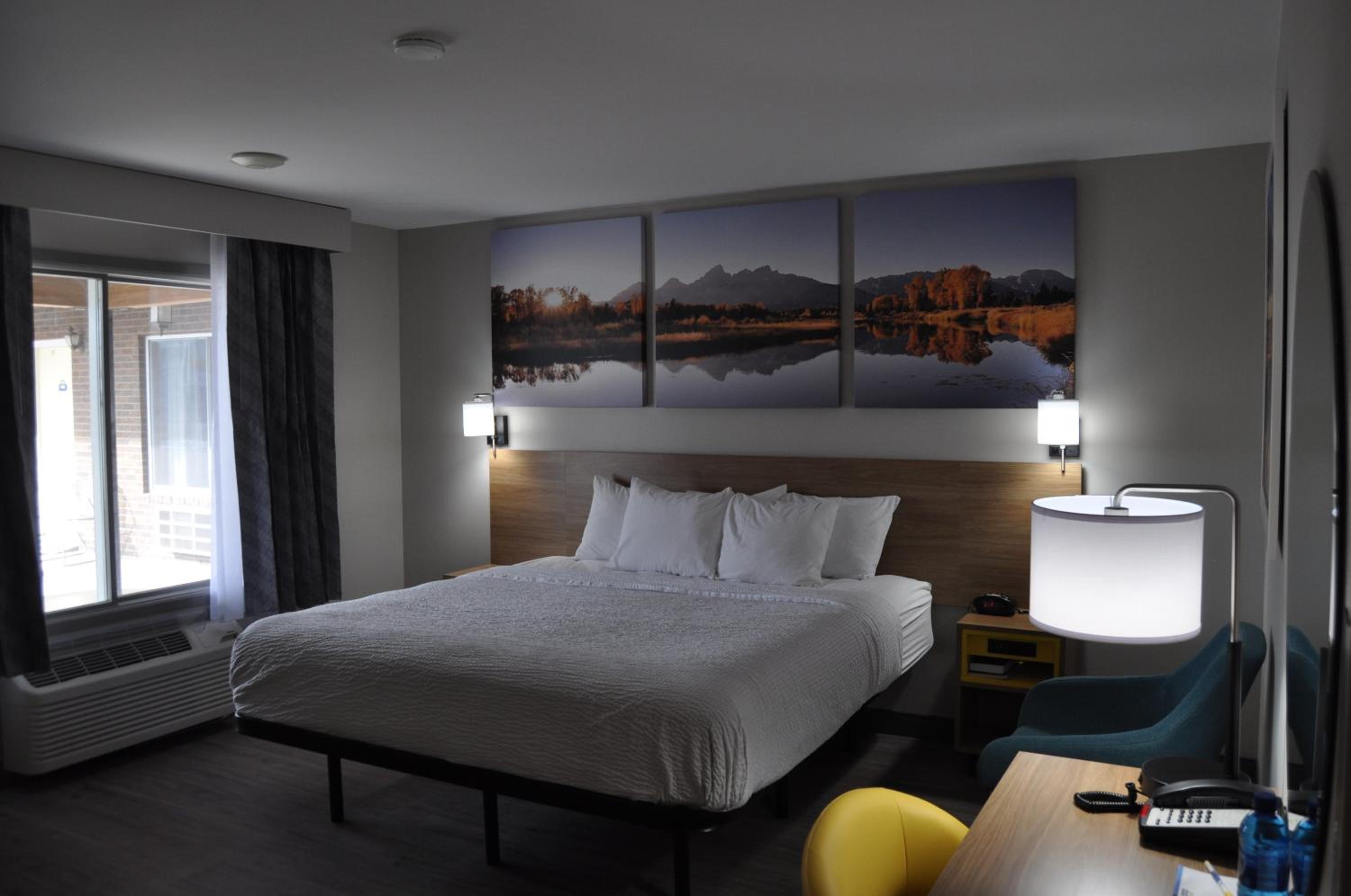 King Room - Non-Smoking - Photo 3