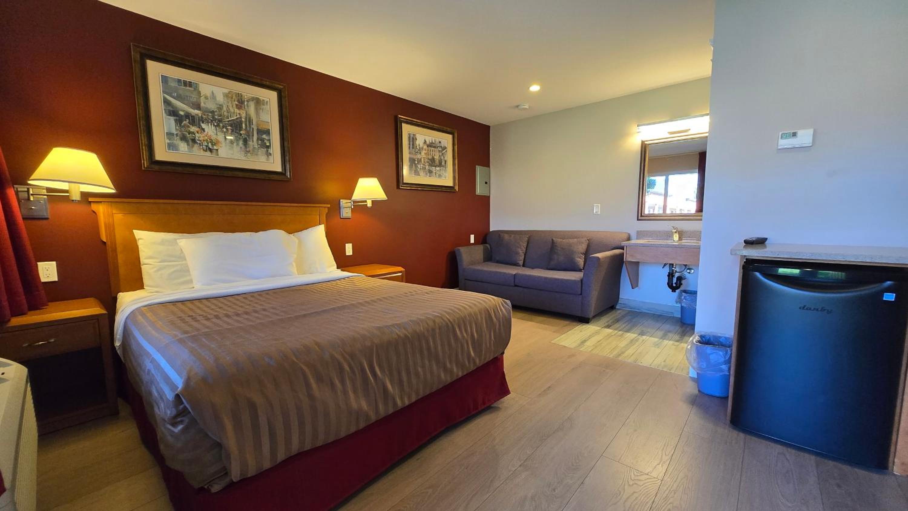 Deluxe Queen Room with Sofa Bed