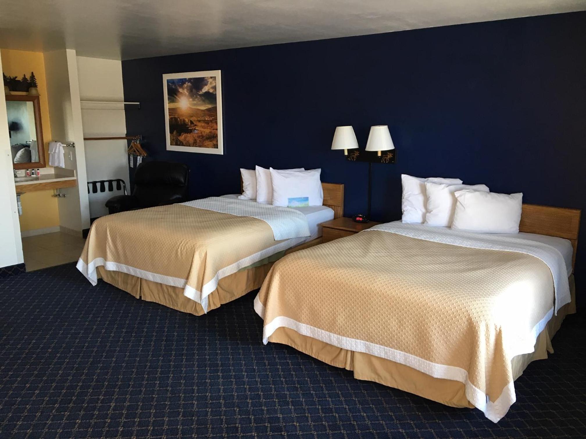 Queen Room with Two Queen Beds and Bath Tub - Mobility Accessible/Non-Smoking
