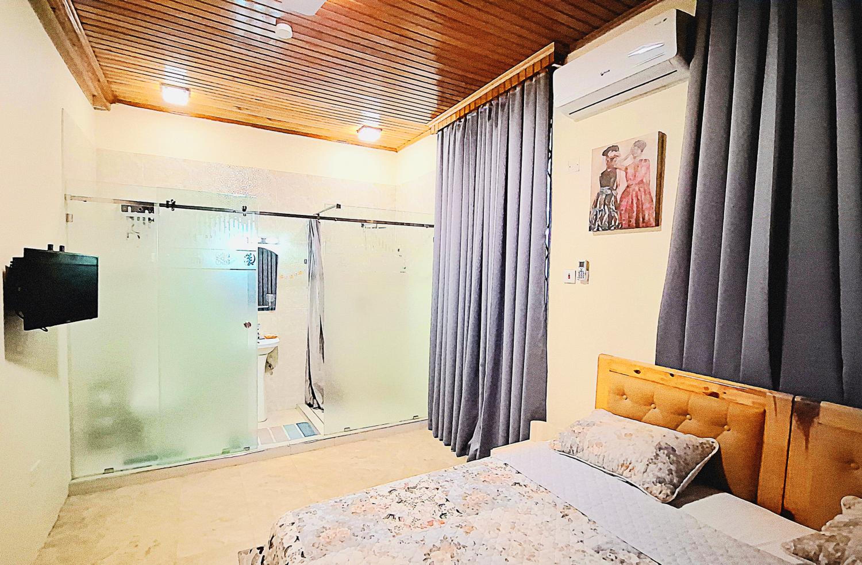 One-Bedroom Apartment photo 2