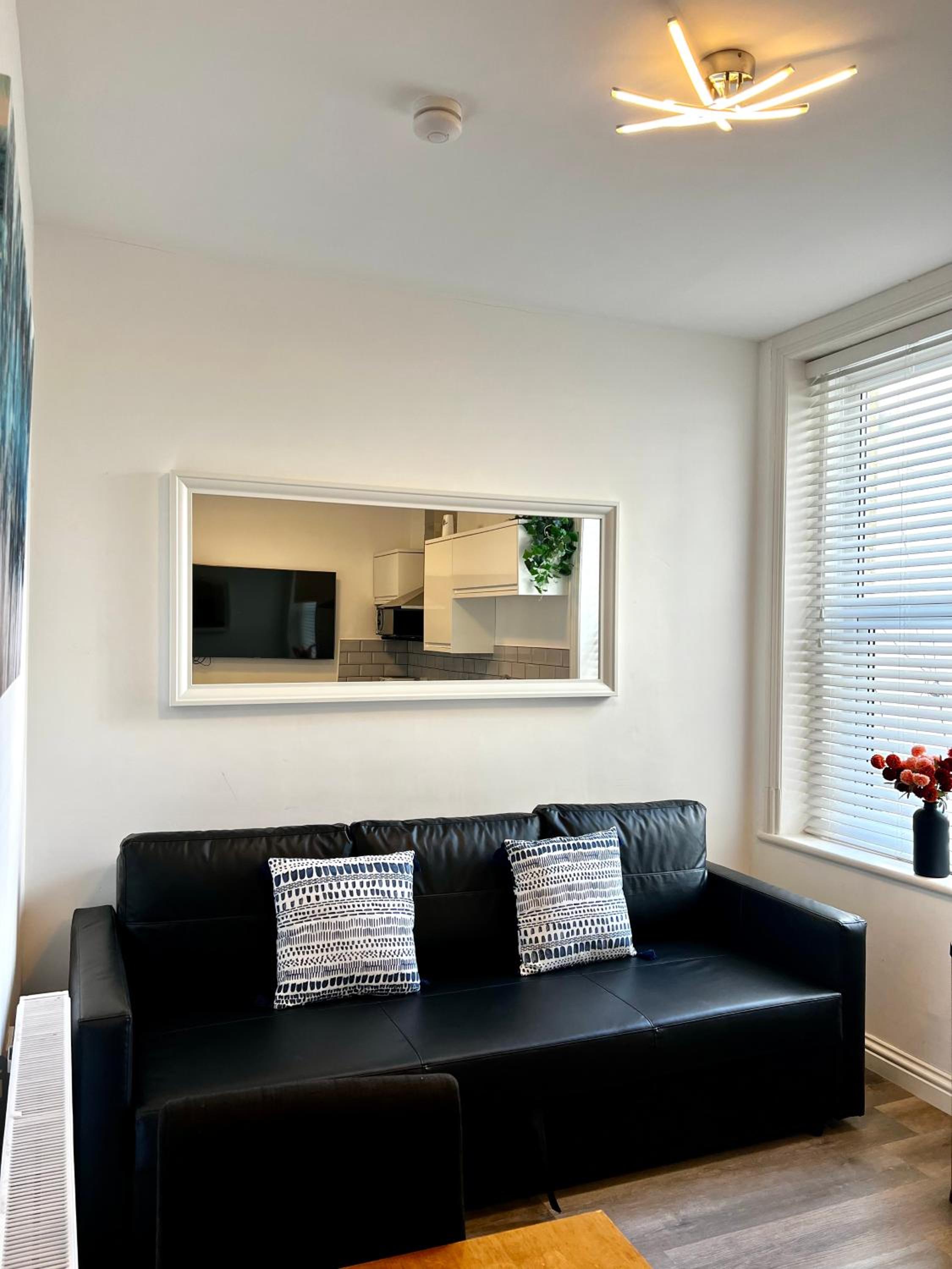 Apartment with Sea View #3 - Photo 9