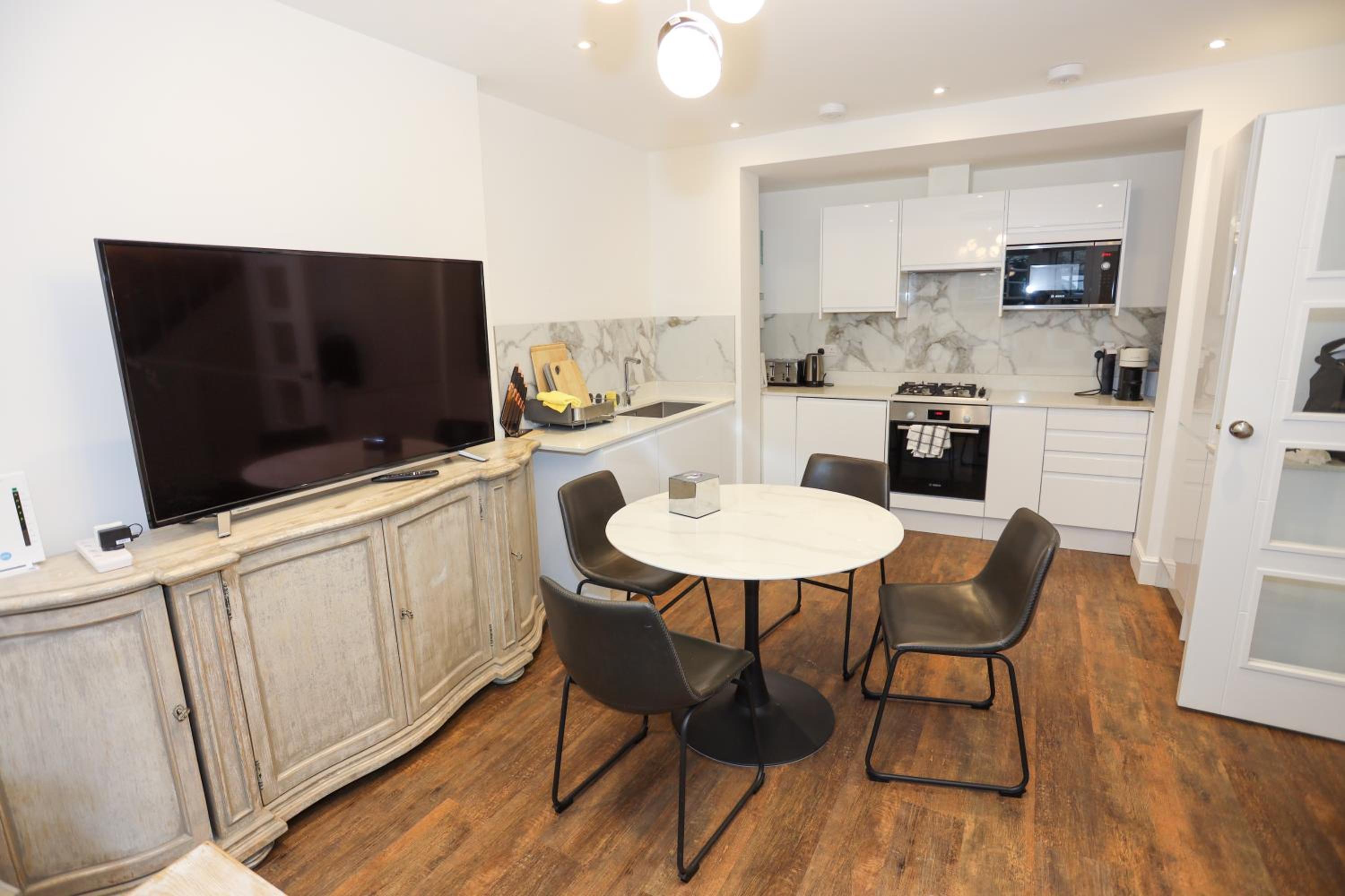 Two-Bedroom Deluxe Apartment with Garden View photo 2