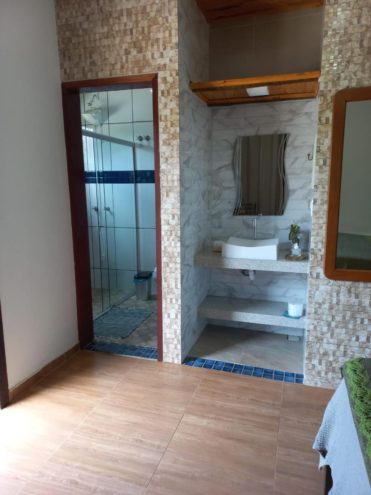 Suite with Balcony - Photo 7