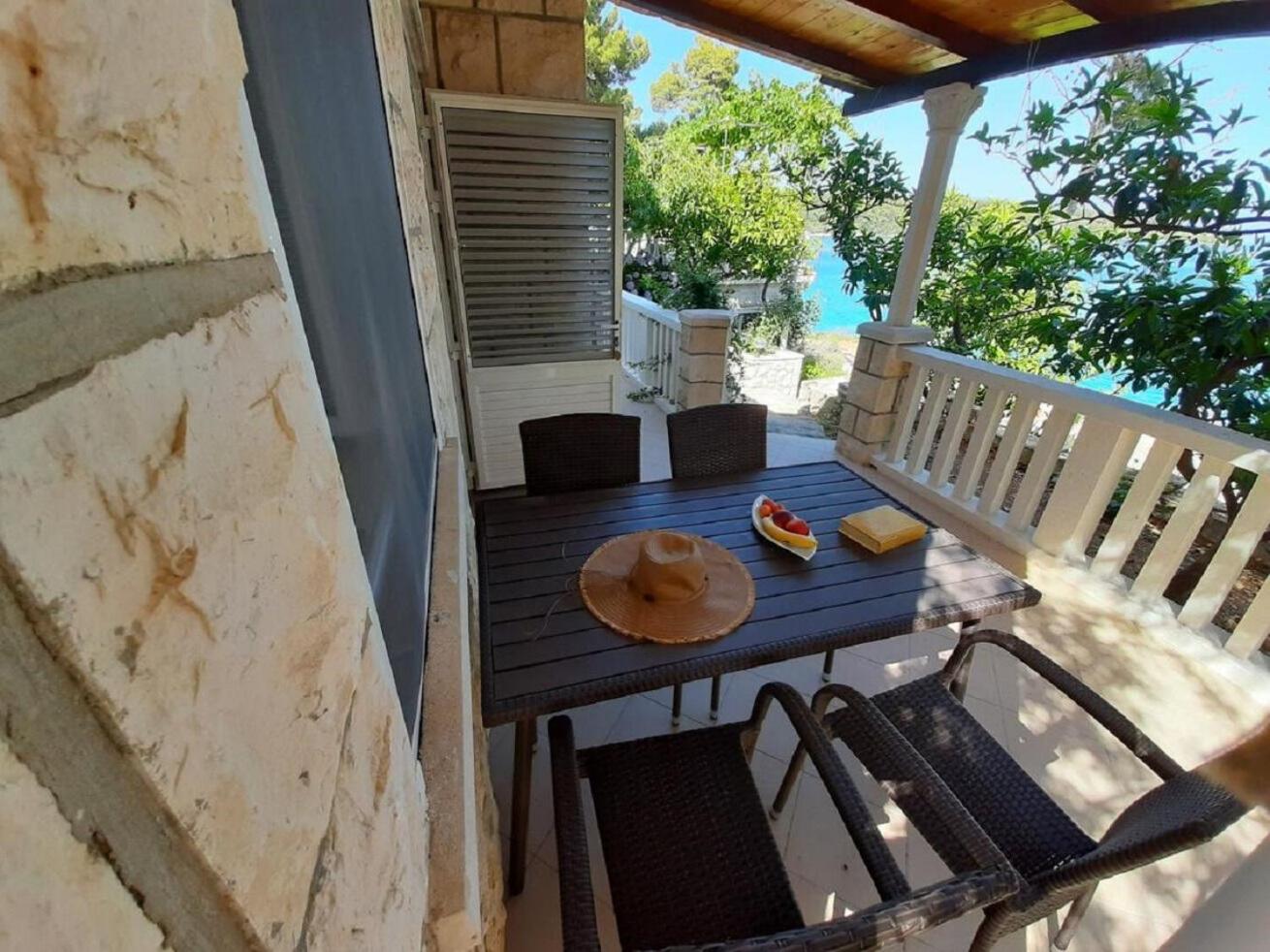 One-Bedroom Apartment with Terrace photo 2