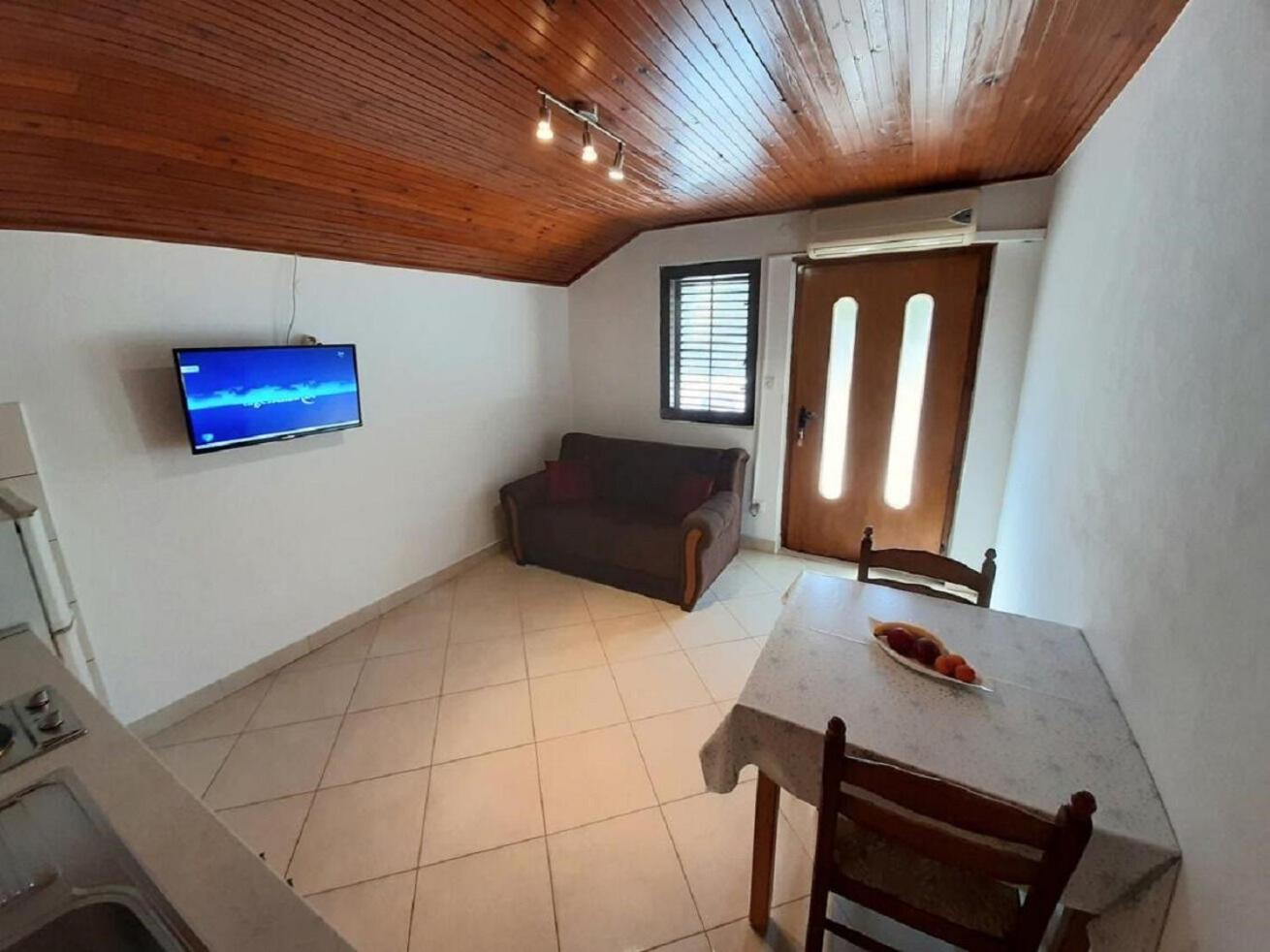 One-Bedroom Apartment with Sea View photo 3