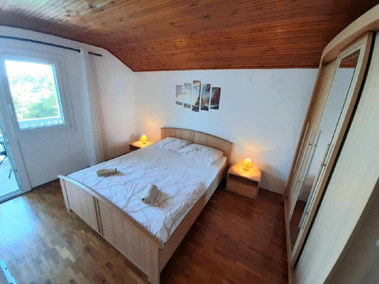 One-Bedroom Apartment with Sea View photo 2