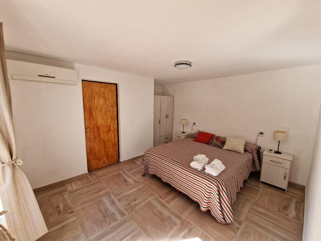 One-Bedroom House photo 1