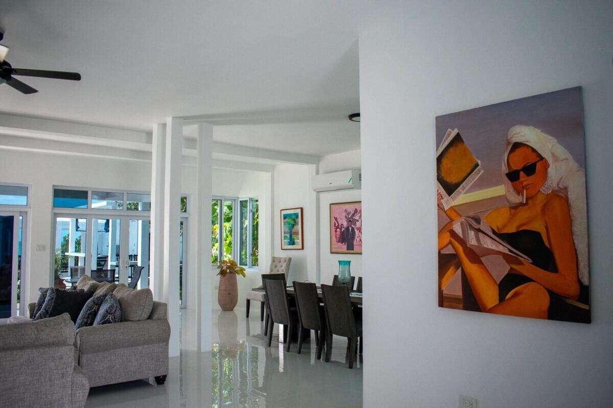 Five-Bedroom Villa photo 1