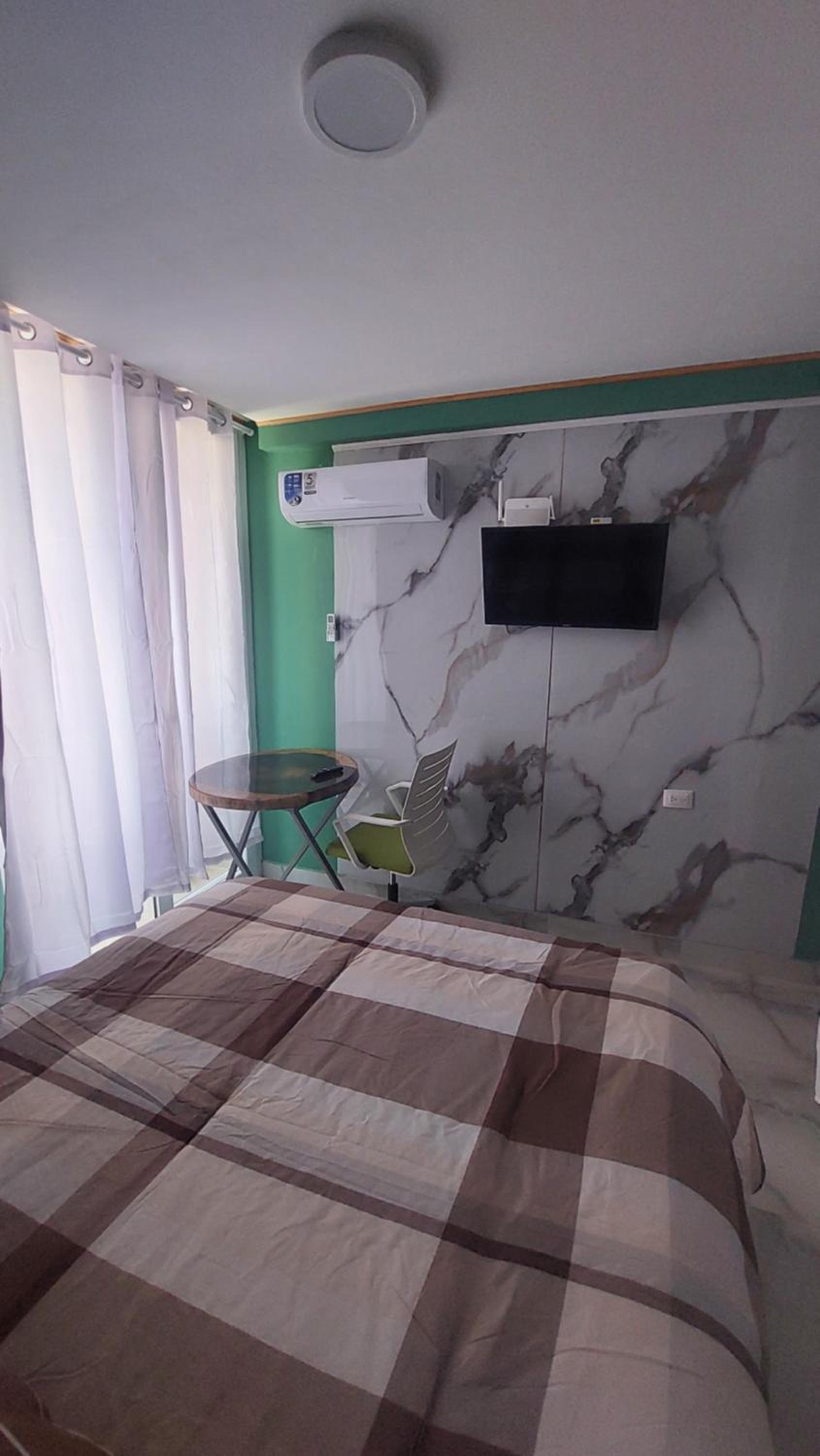 One-Bedroom Apartment photo 1