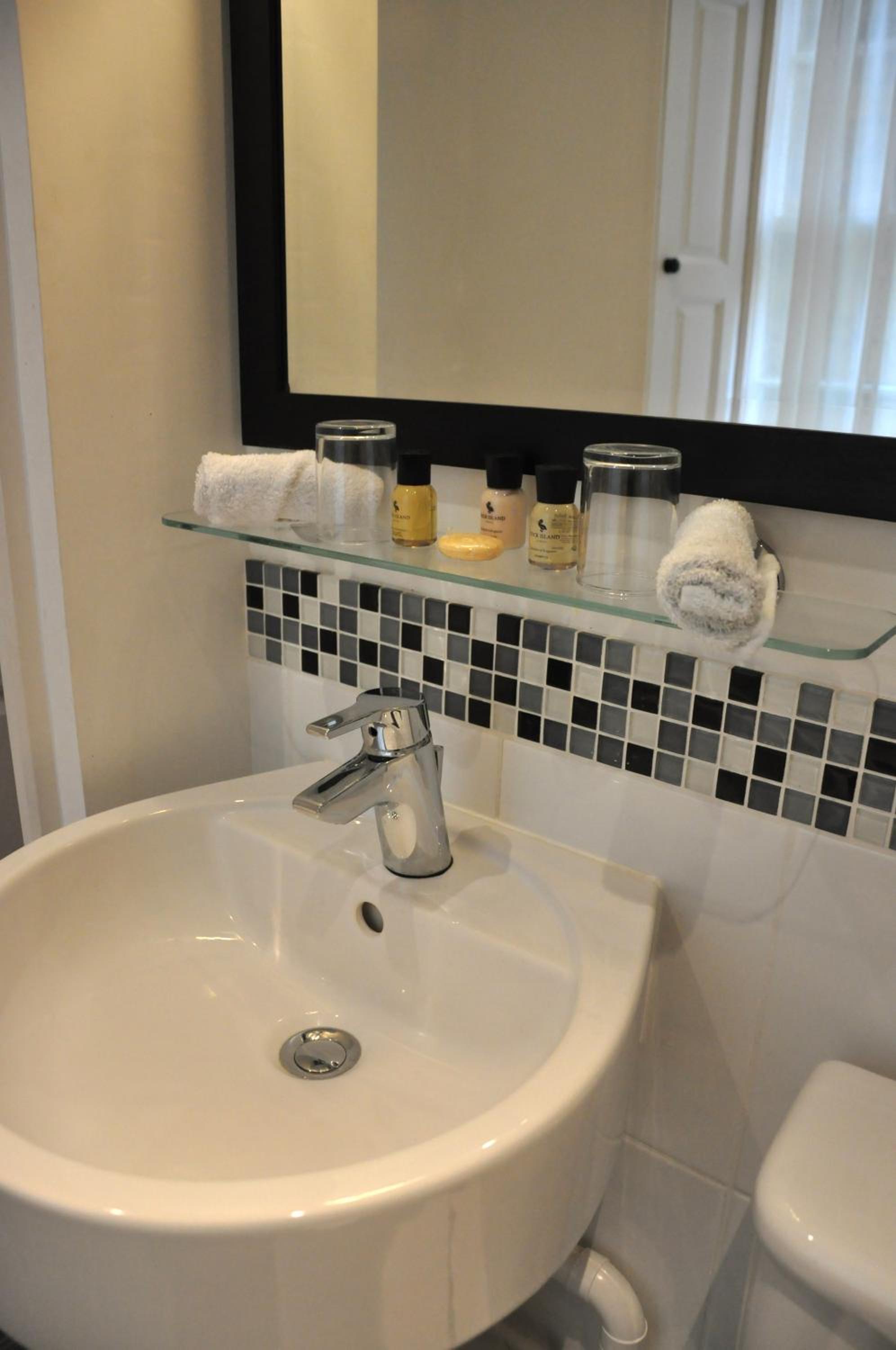 Twin Room - Photo 2