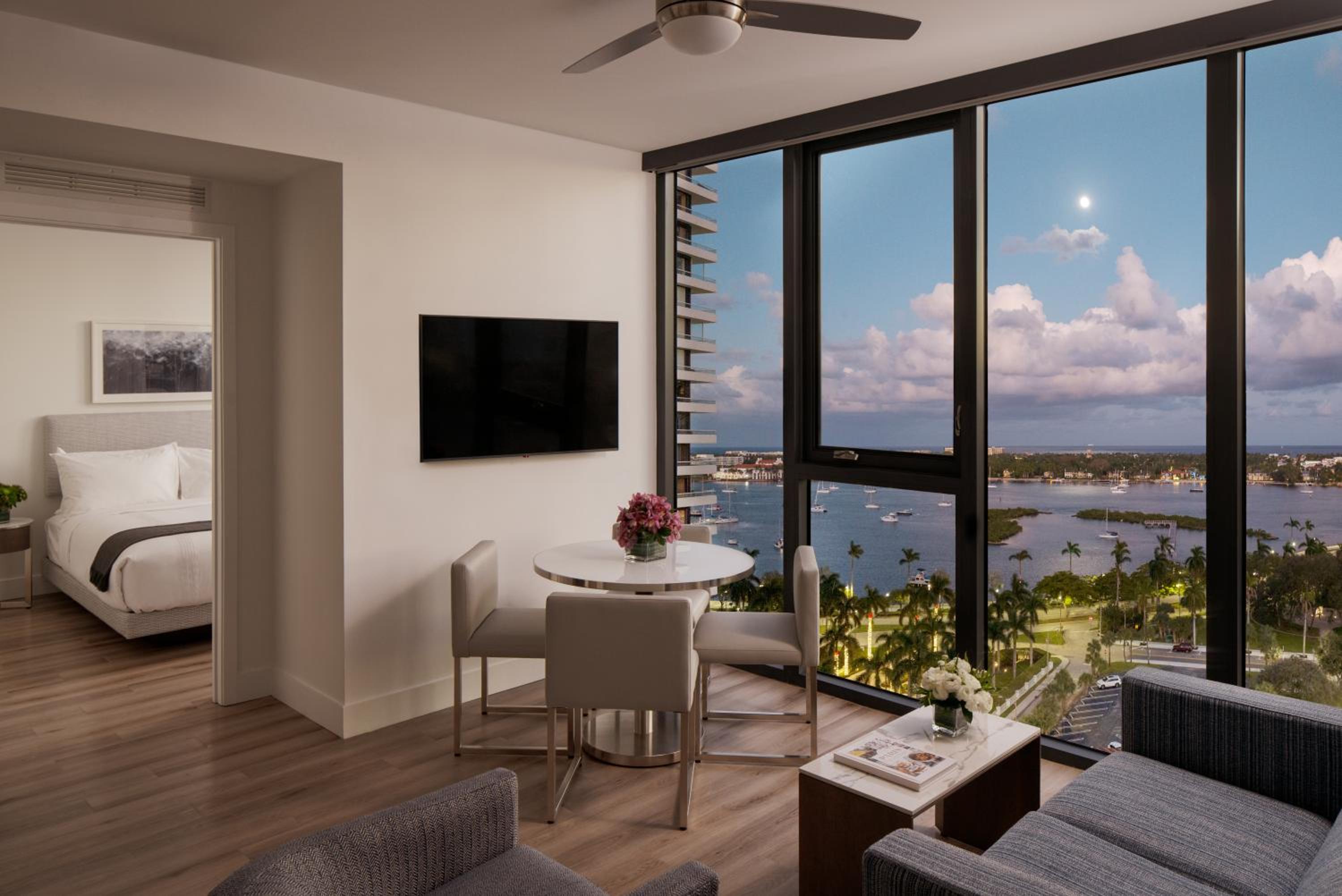 Two Bedroom Queen Suite - Photo 4