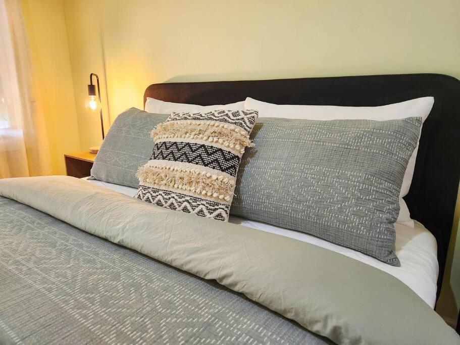 Three-Bedroom House photo 2