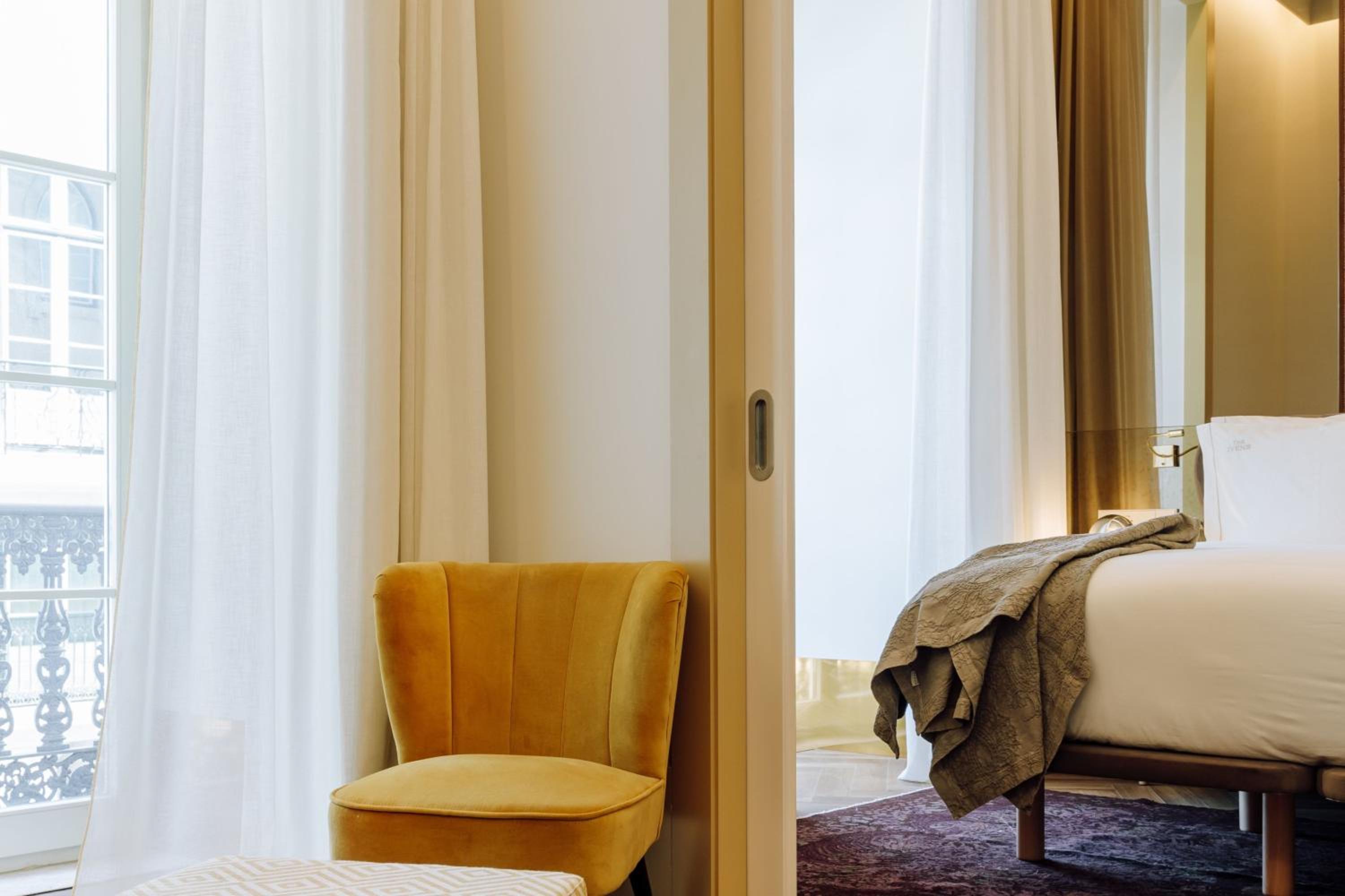 Suite with 1 King, Sofa bed, City view, Balcony
