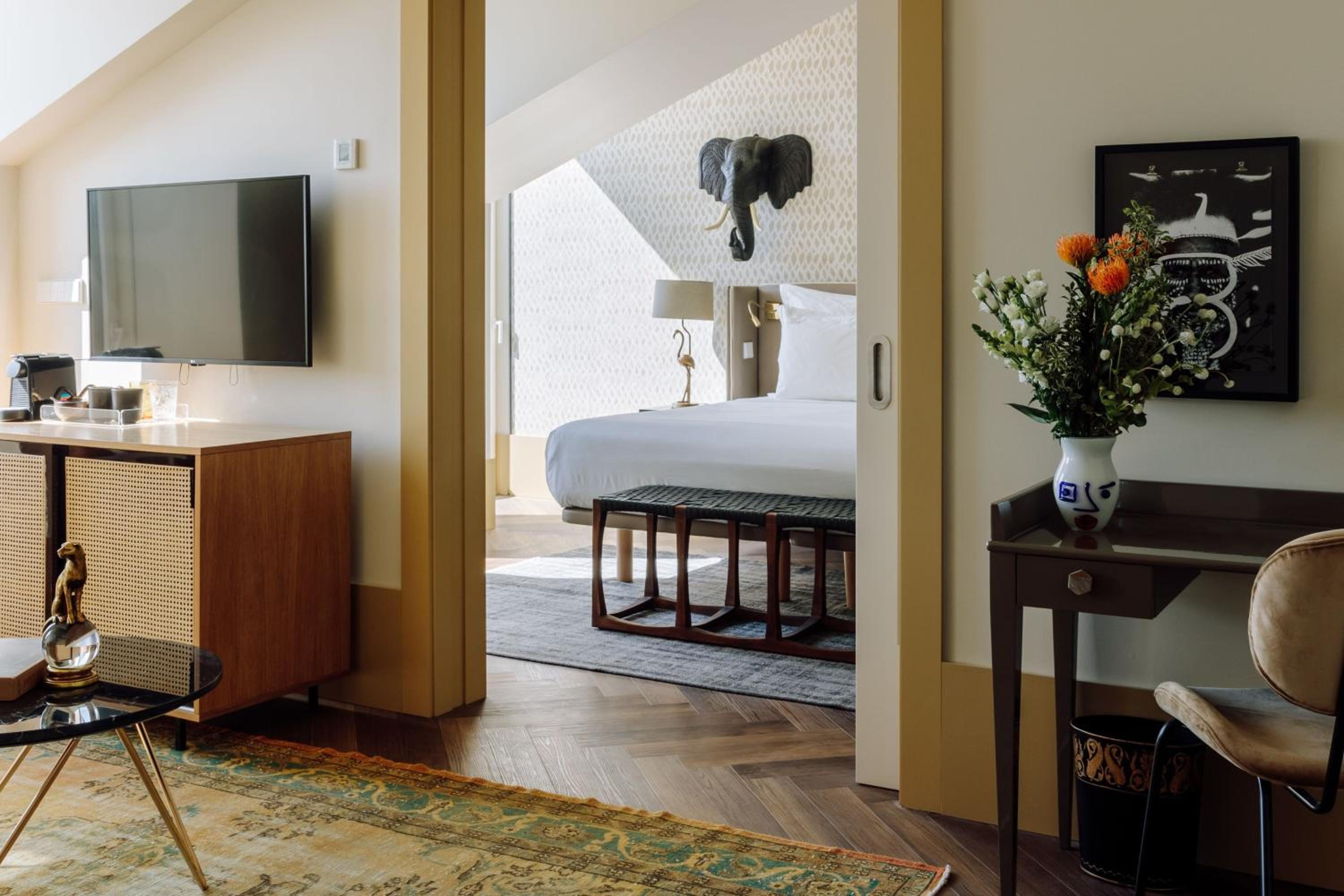 Signature Suite, 1 King, Sofa bed, Partial river view
