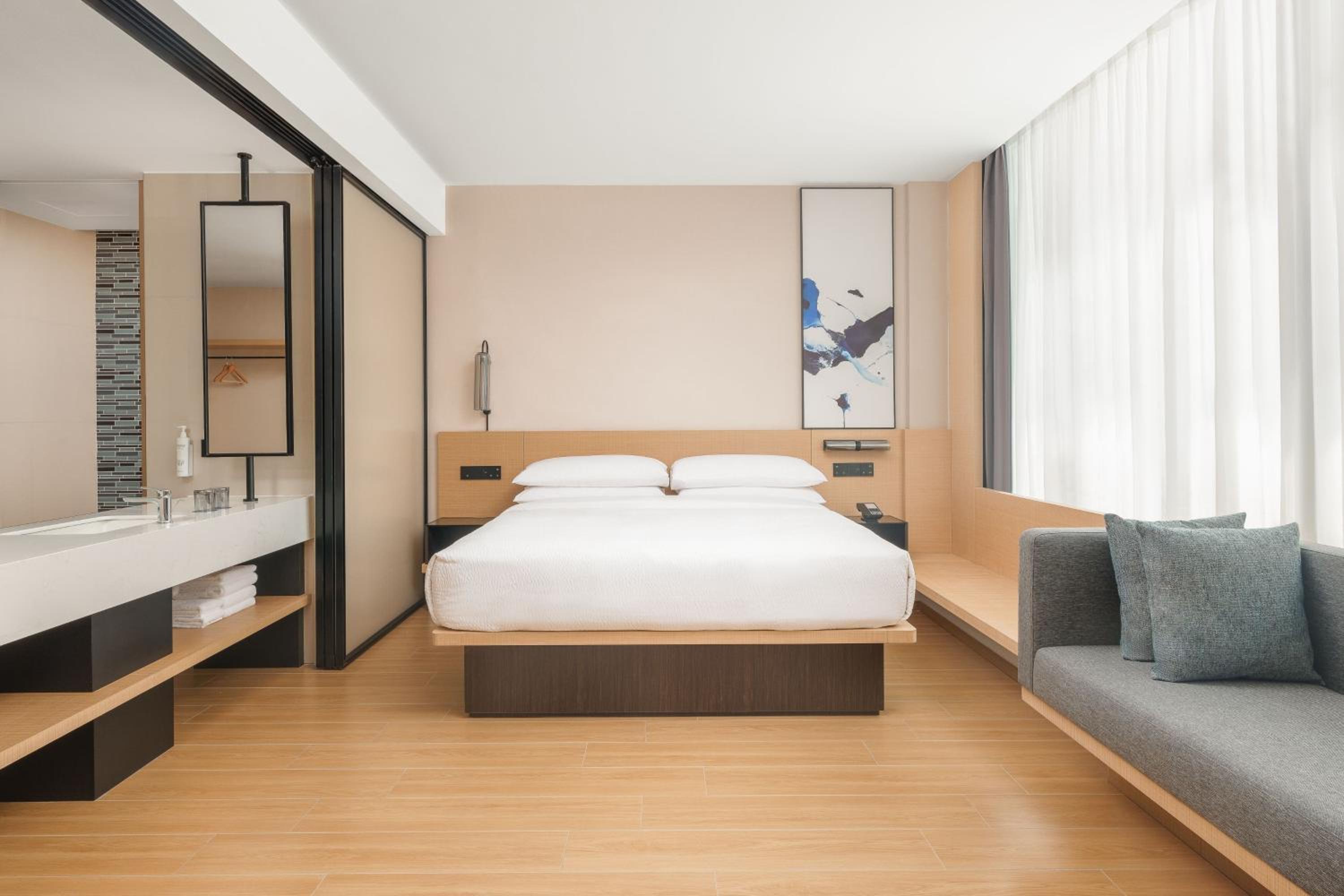 Selected King Room photo 3