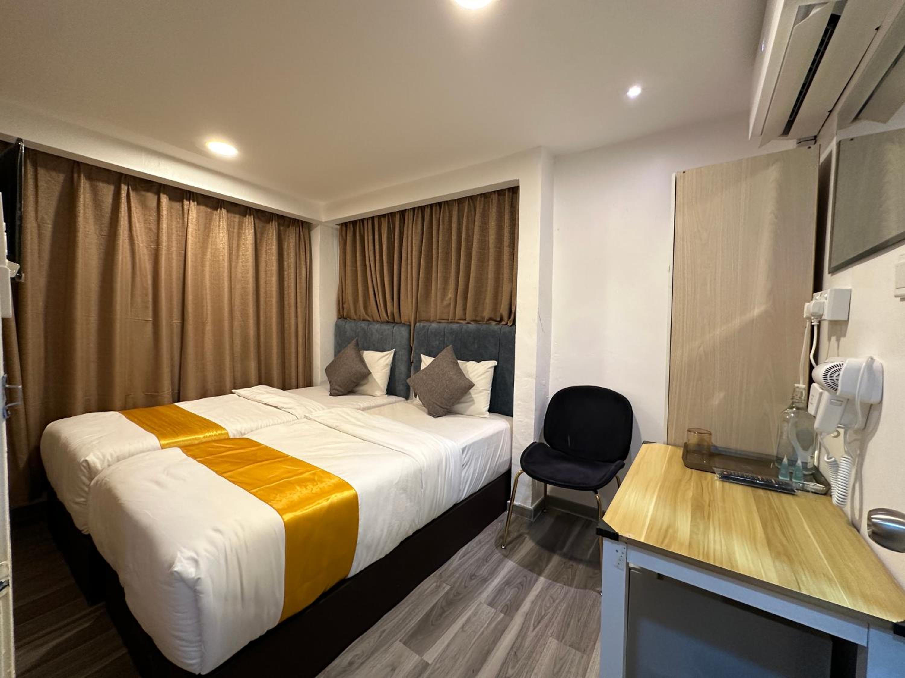 Deluxe Queen Suite