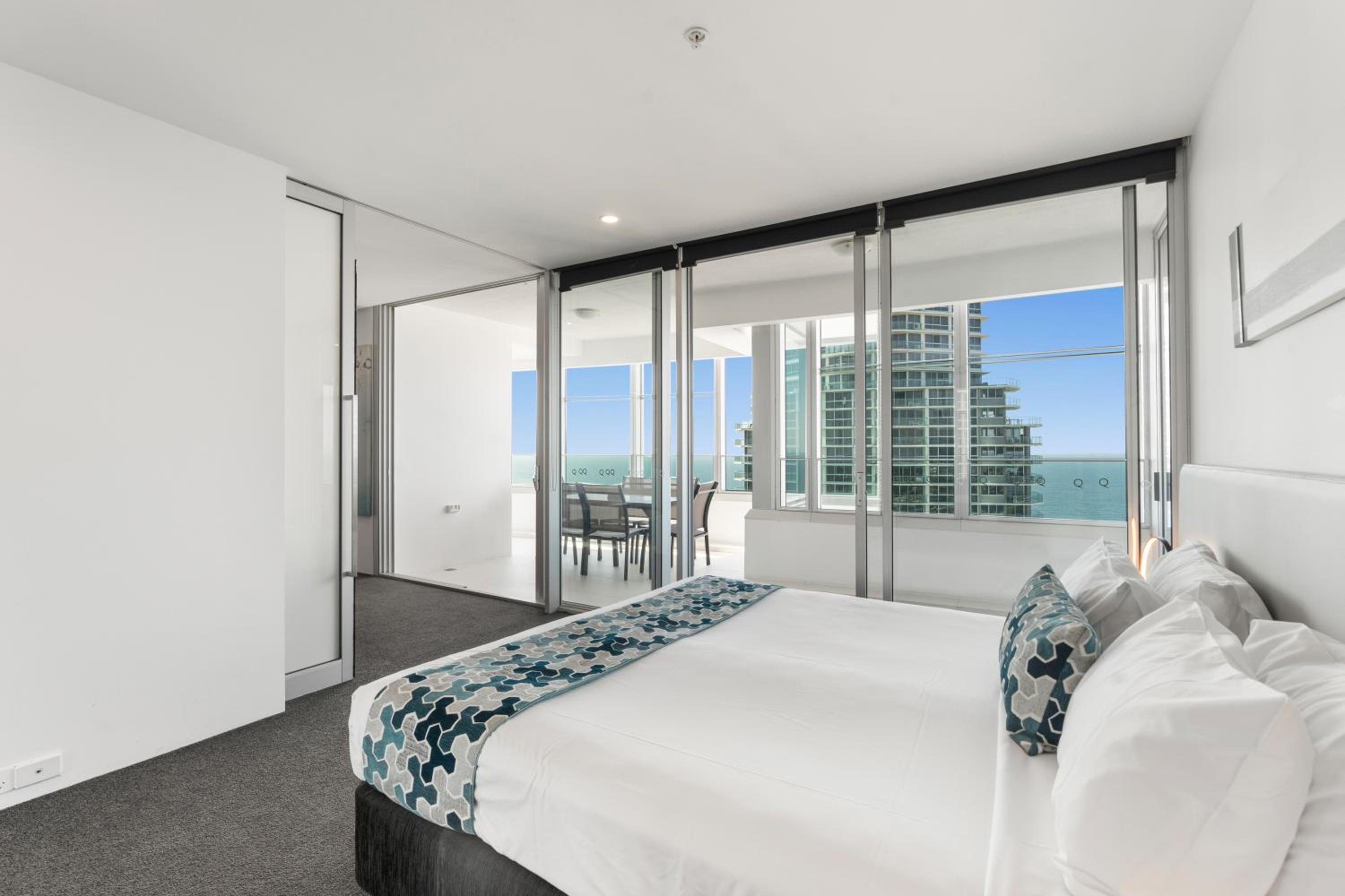 Three-Bedroom Apartment with Spa Bath and Ocean View (No Housekeeping)