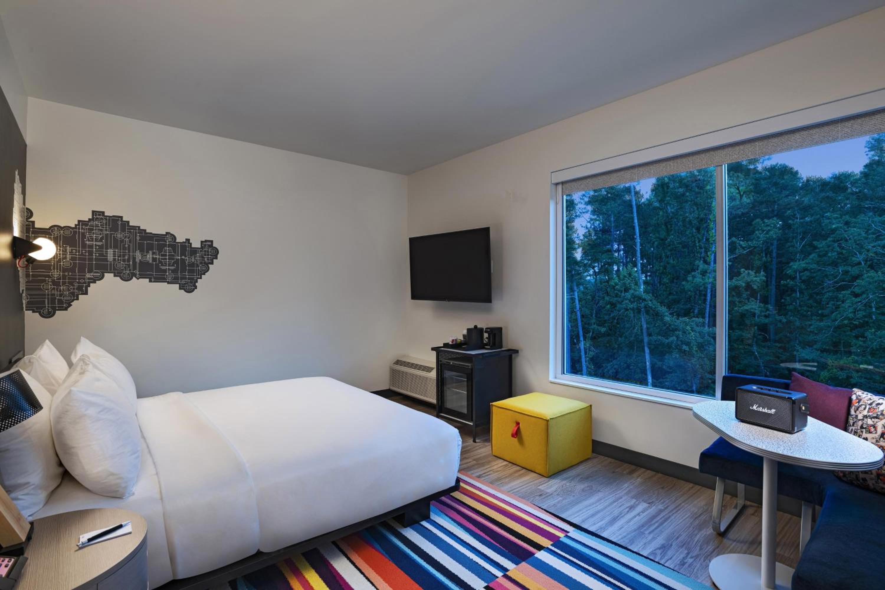 Aloft, Guest room, 1 King - Photo 1
