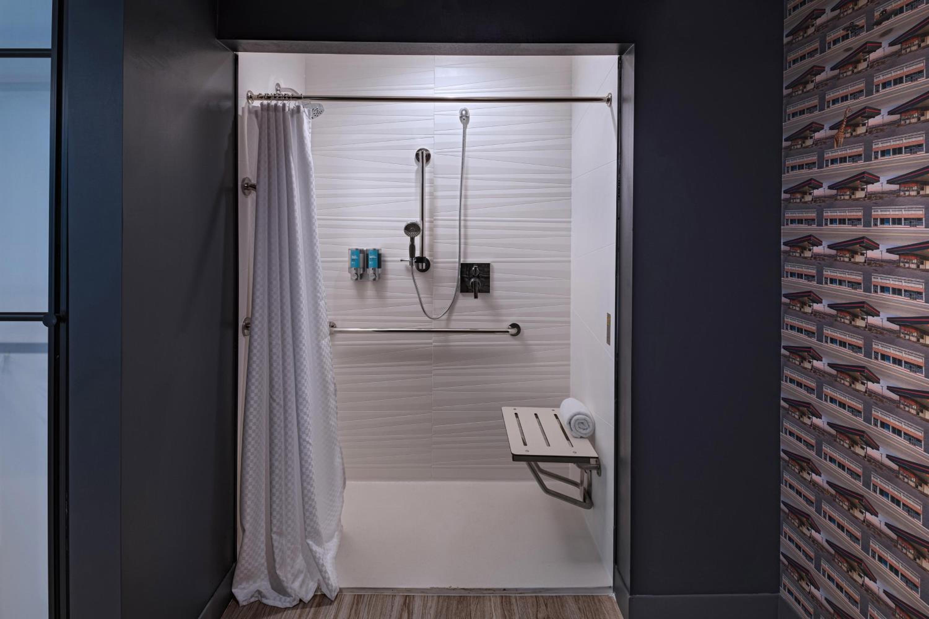 Aloft, Guest room, 1 King - Photo 3