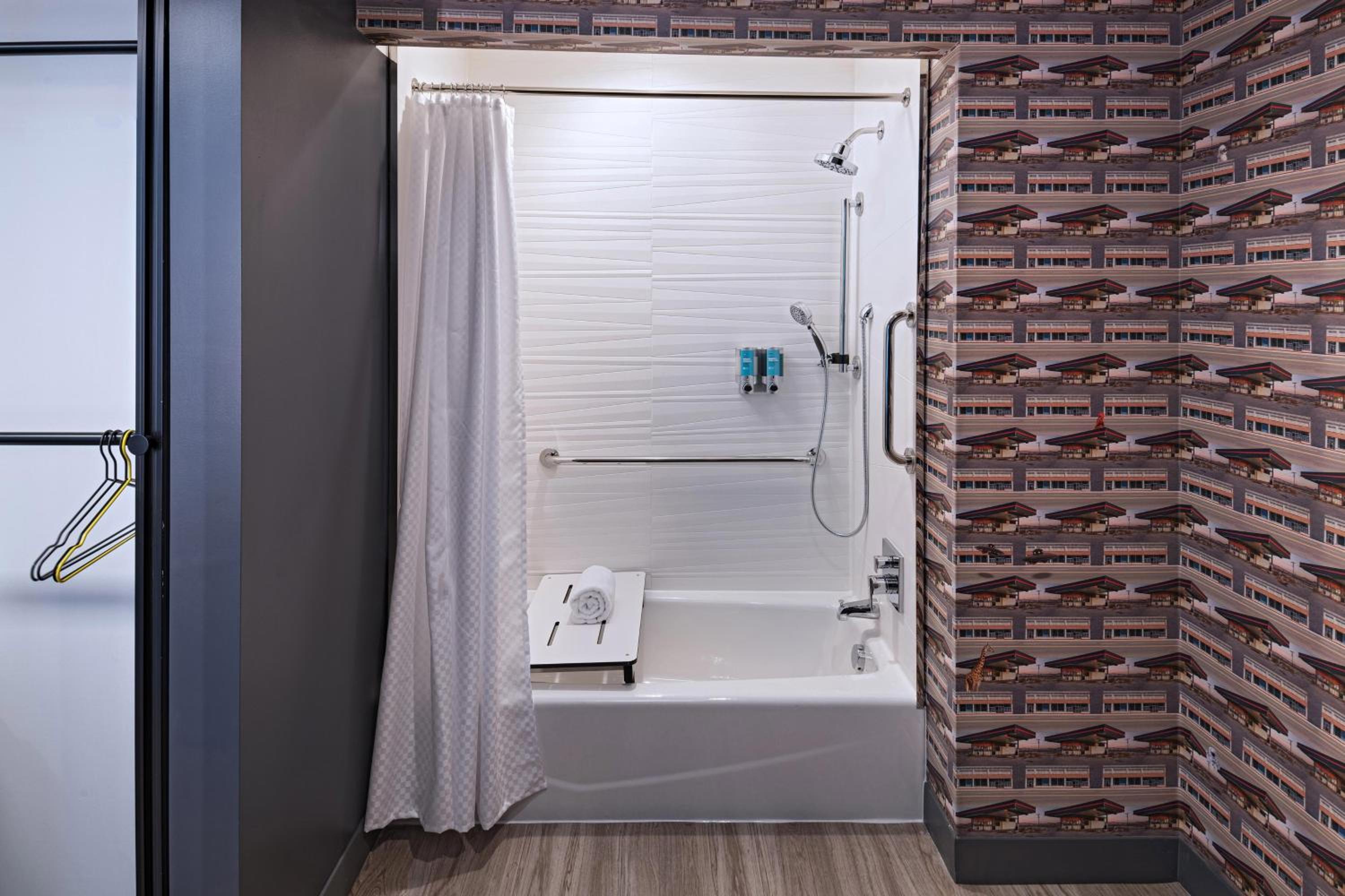 Aloft, Guest room, 1 King - Photo 4