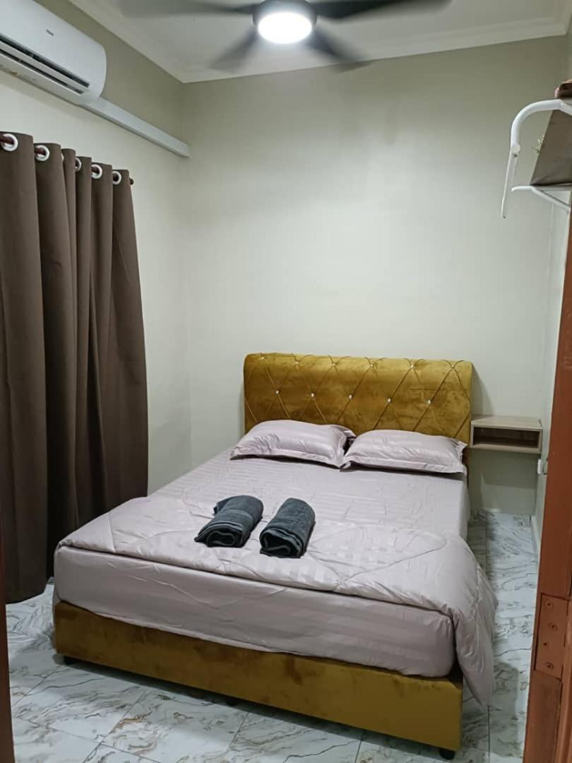 Three-Bedroom House photo 2