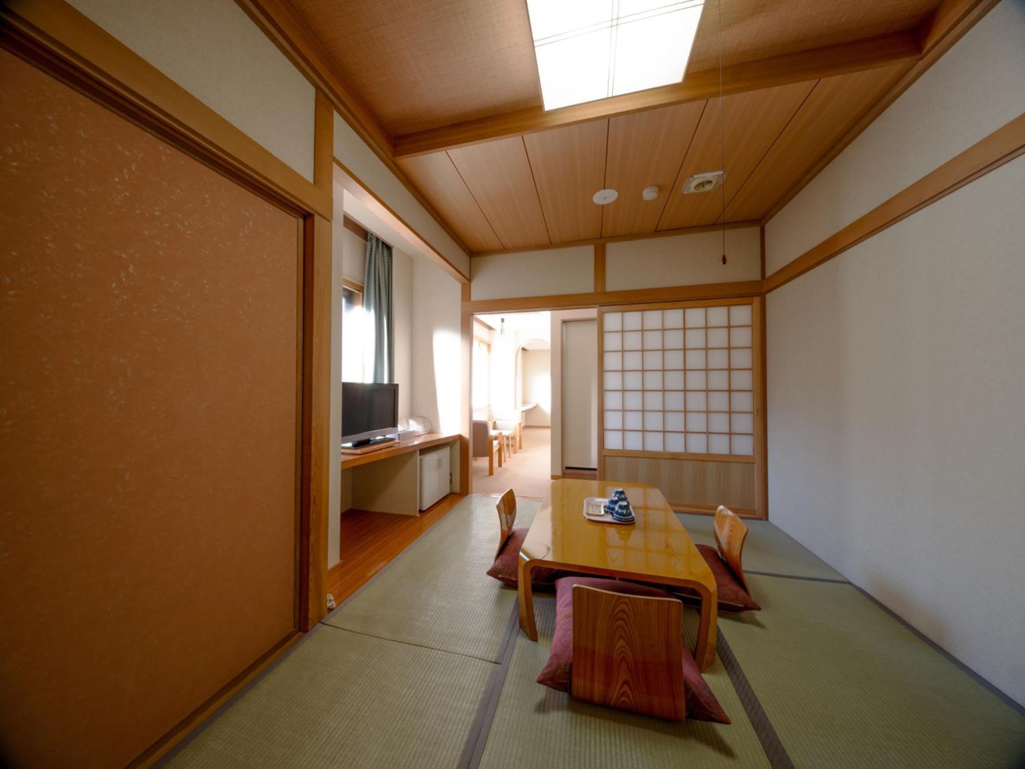 Twin Room with Tatami Area