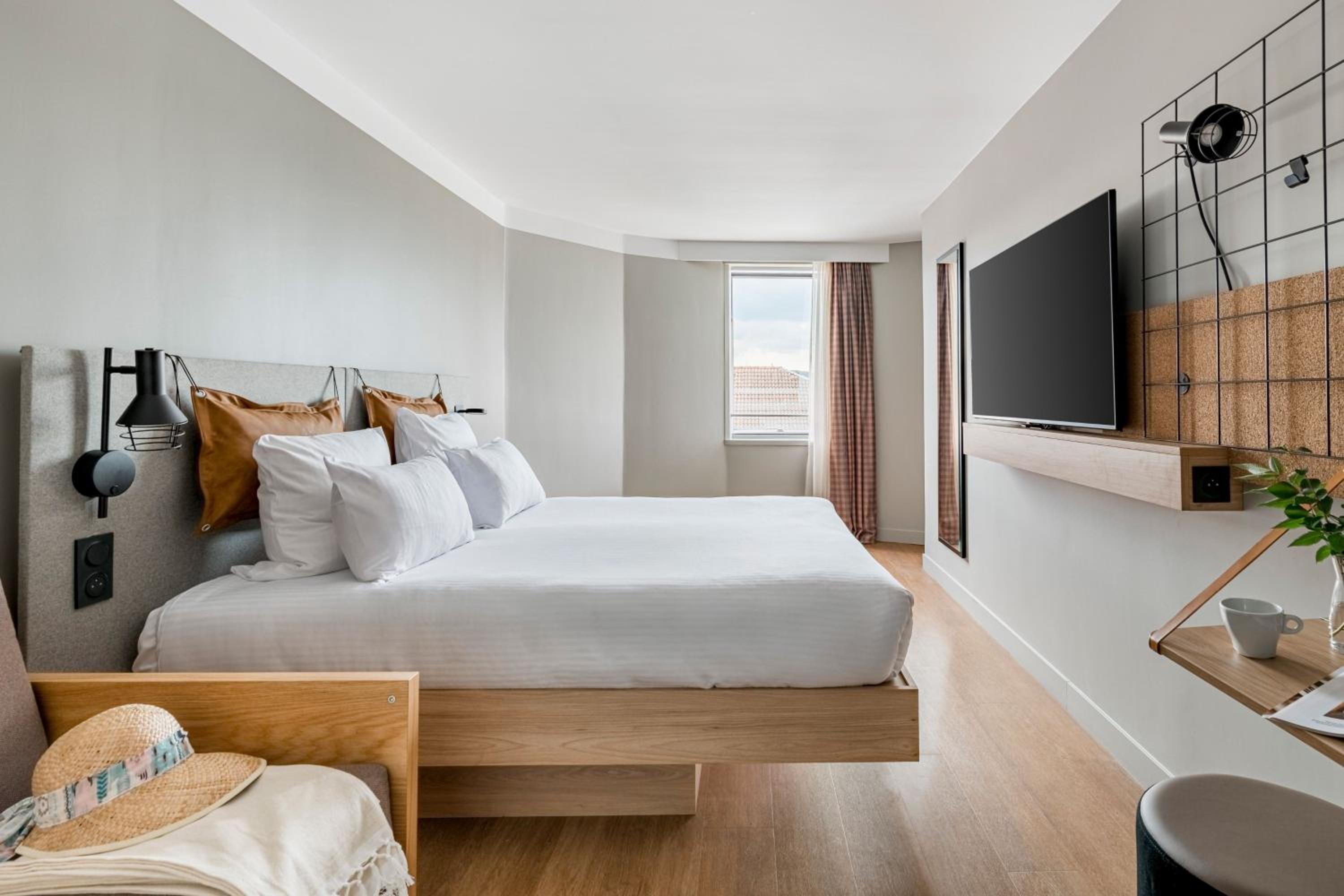 Triple Room with One Queen and Sofa Beds - Photo 1