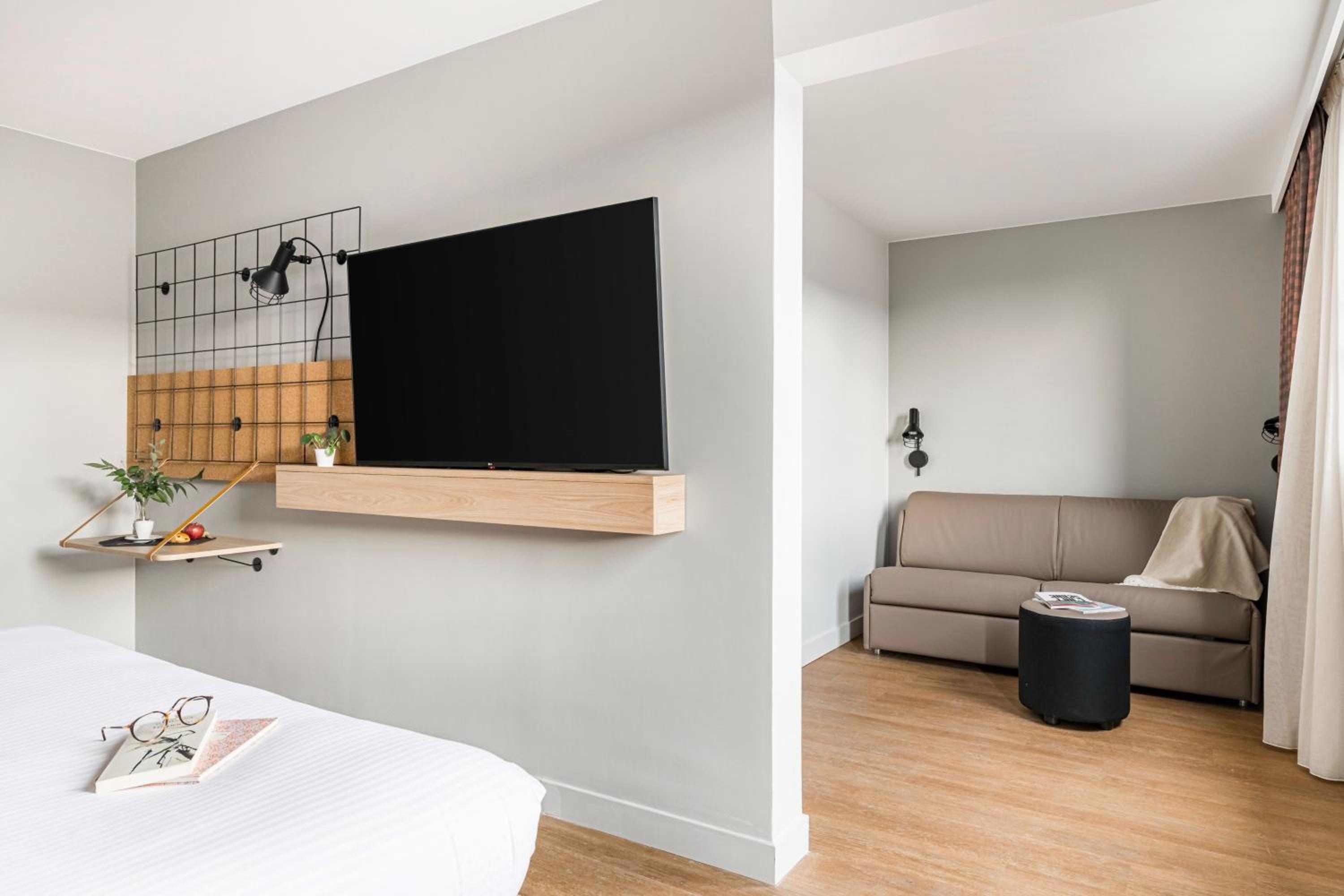 Family Queen Room with Sofa Bed and Balcony - Photo 6