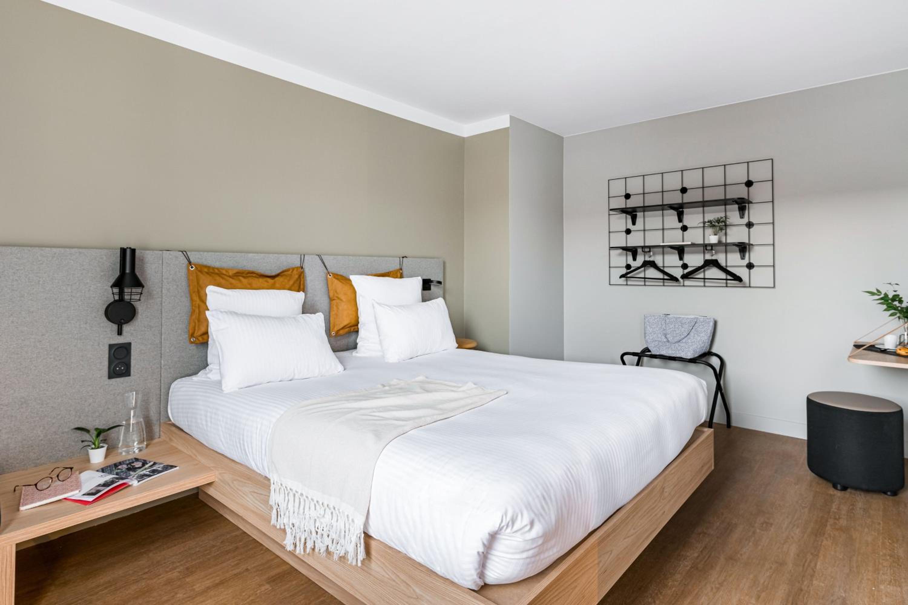 Family Queen Room with Sofa Bed and Balcony - Photo 7